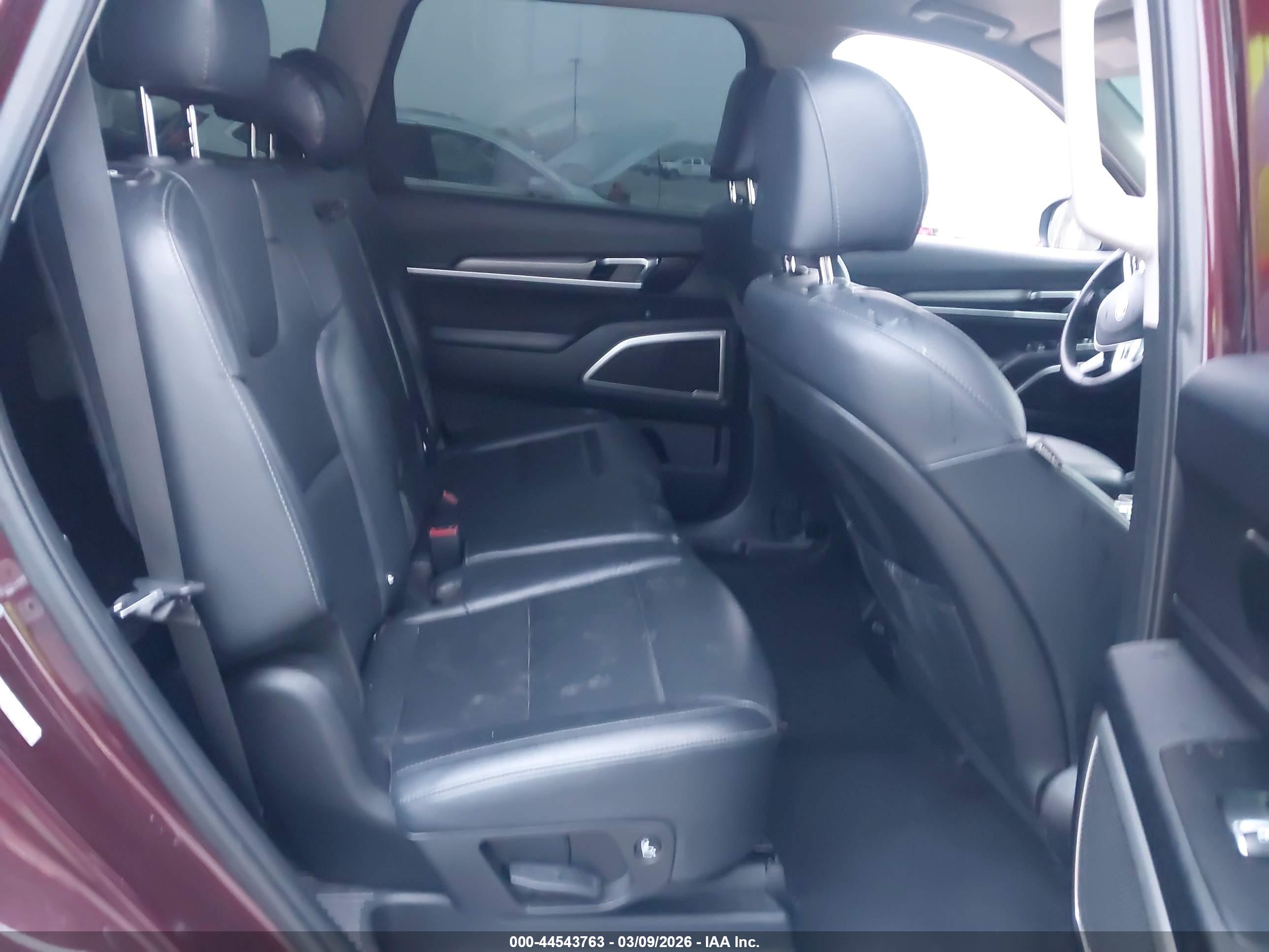 KIA TELLURIDE image 8
