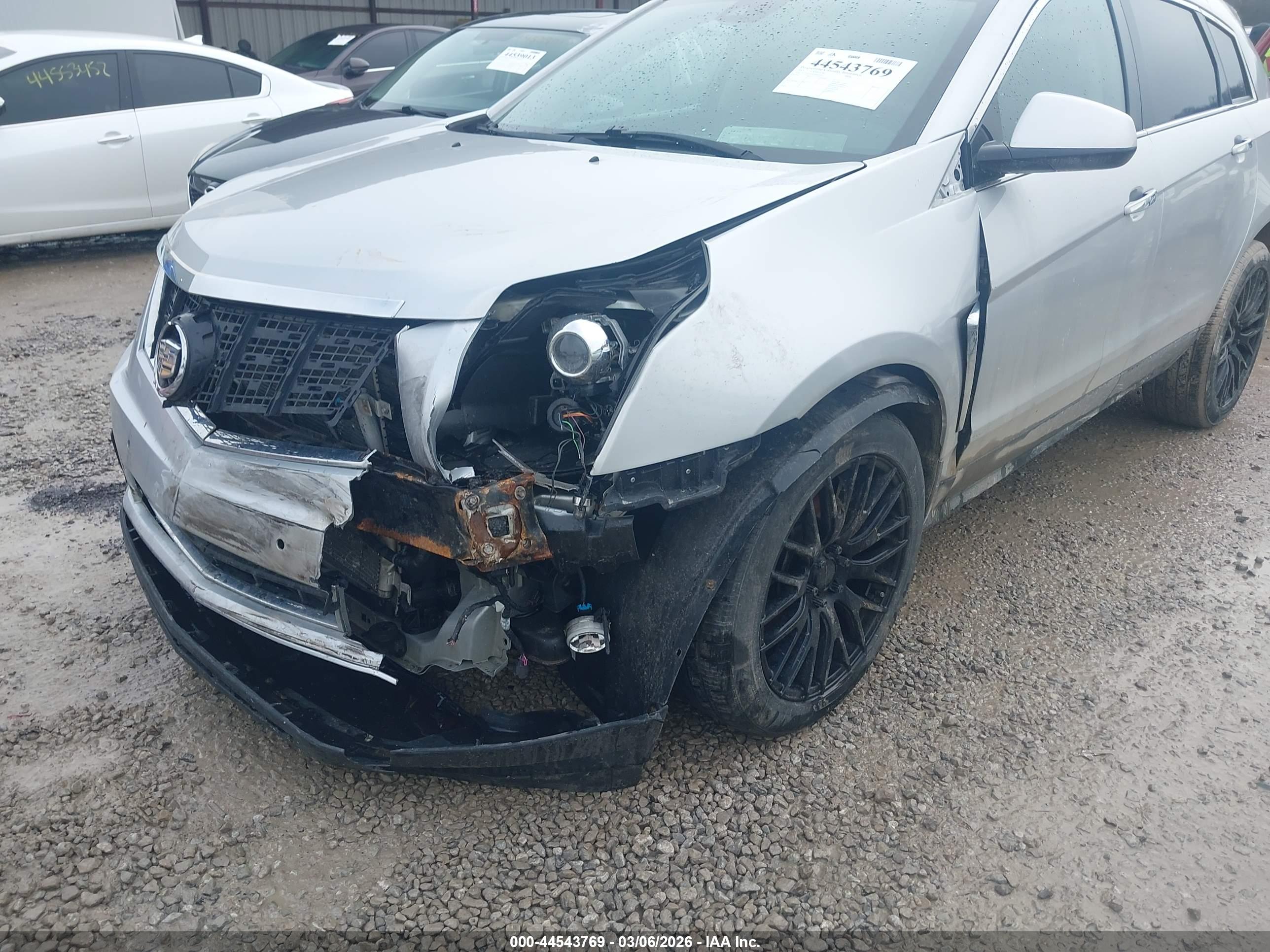 CADILLAC SRX image 6