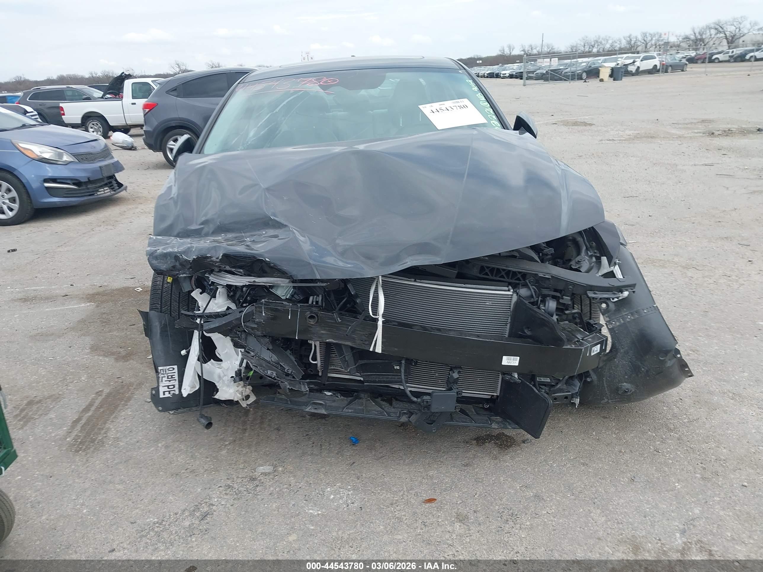 HYUNDAI ELANTRA image 6