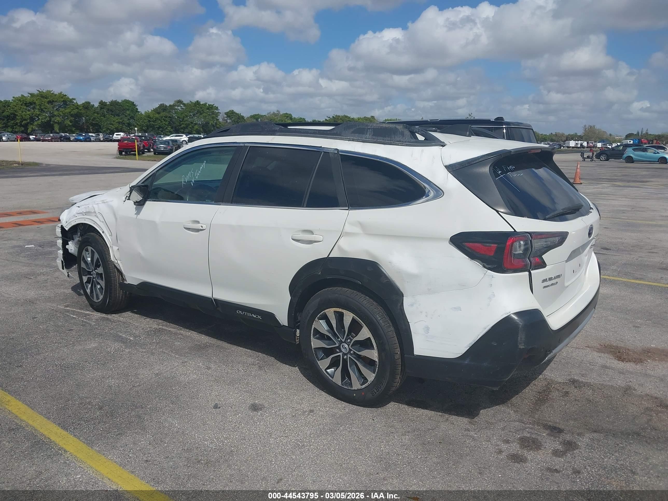 SUBARU OUTBACK image 3