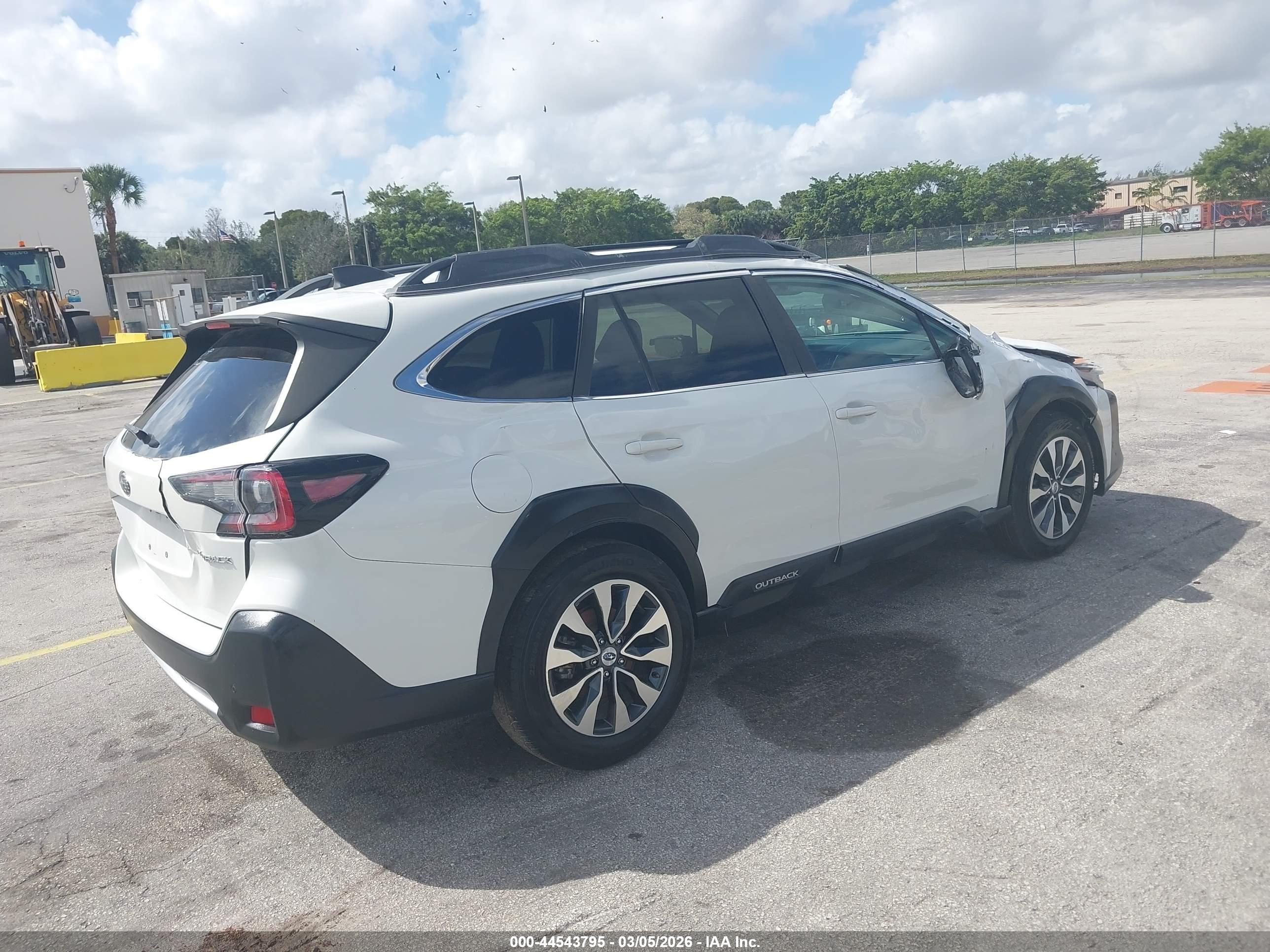 SUBARU OUTBACK image 4