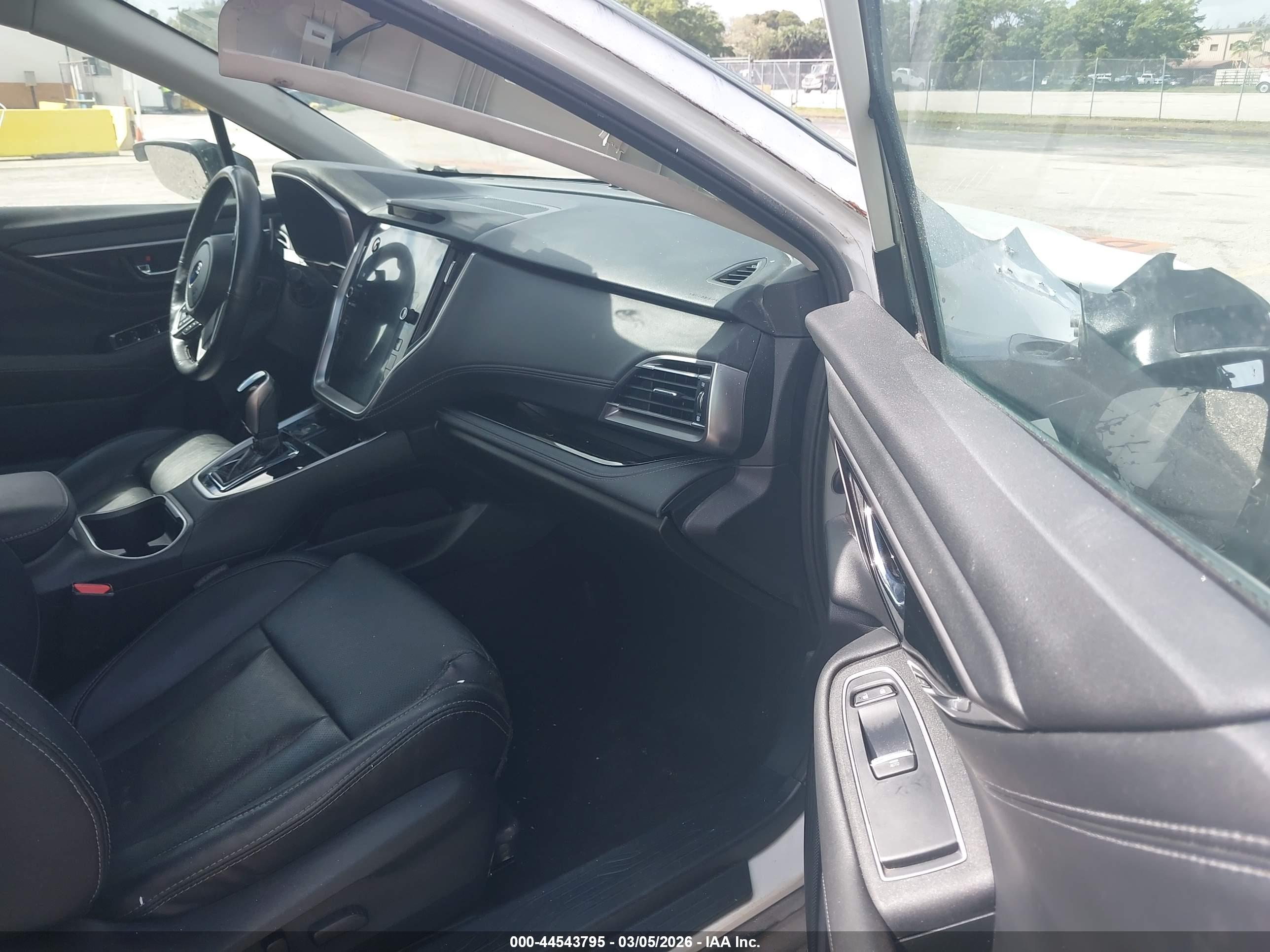 SUBARU OUTBACK image 5