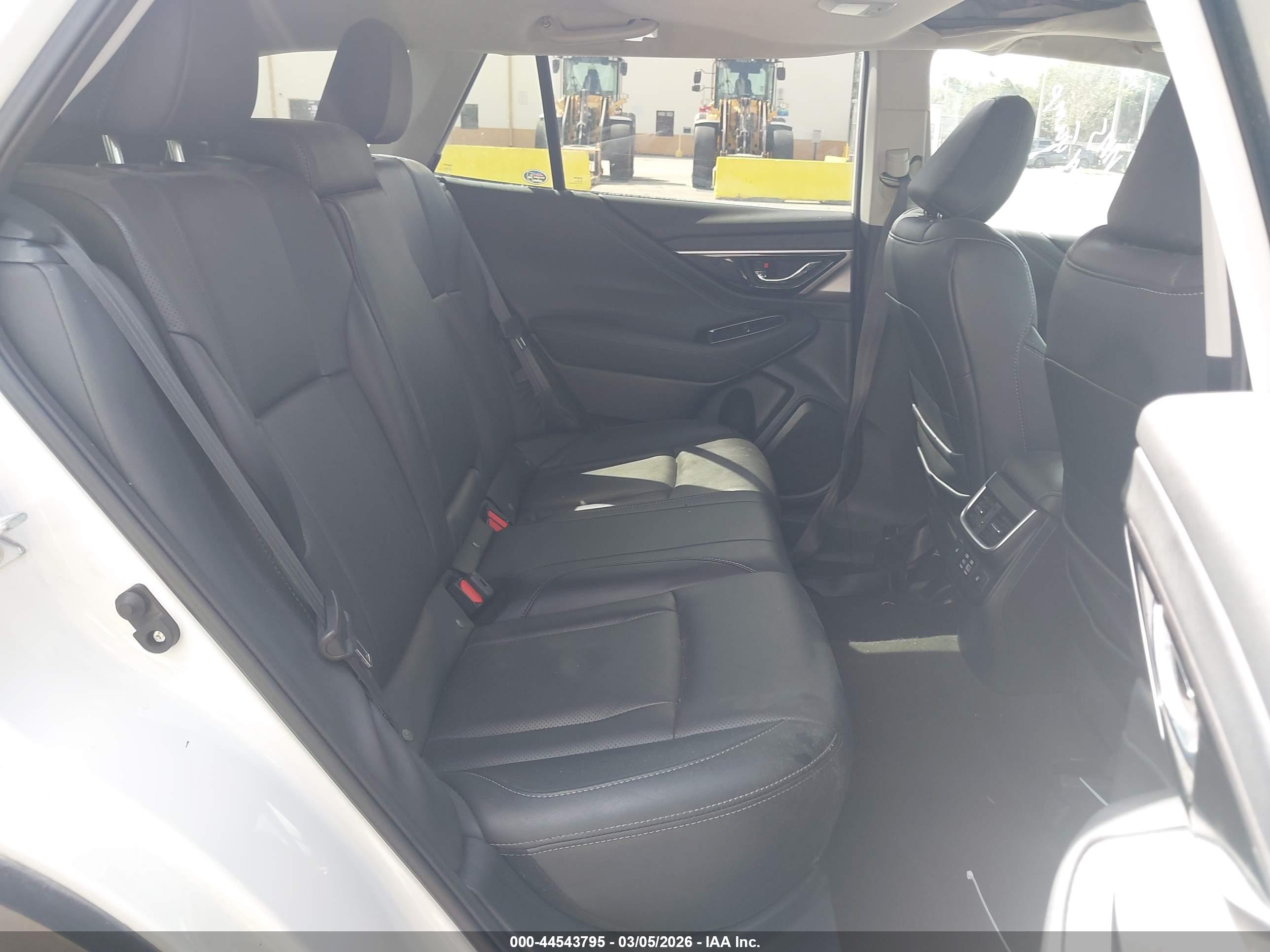 SUBARU OUTBACK image 8