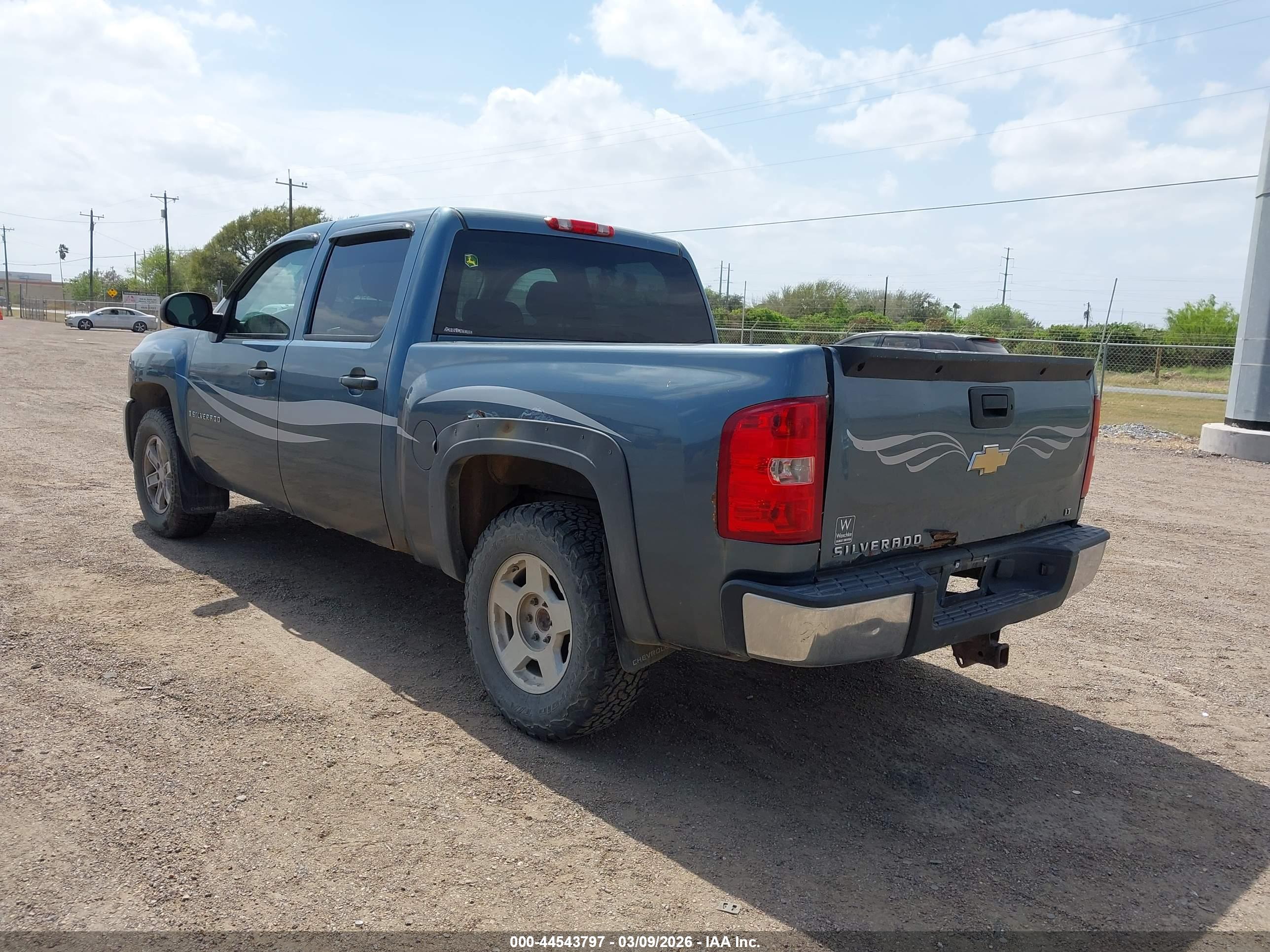 CHEVROLET SILVERADO image 3