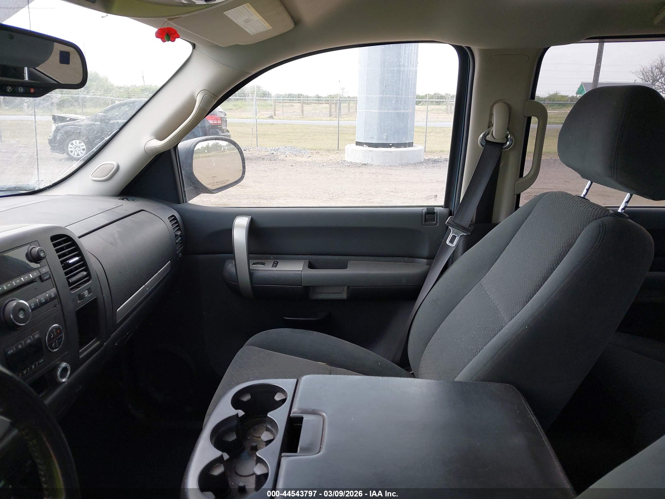 CHEVROLET SILVERADO image 5