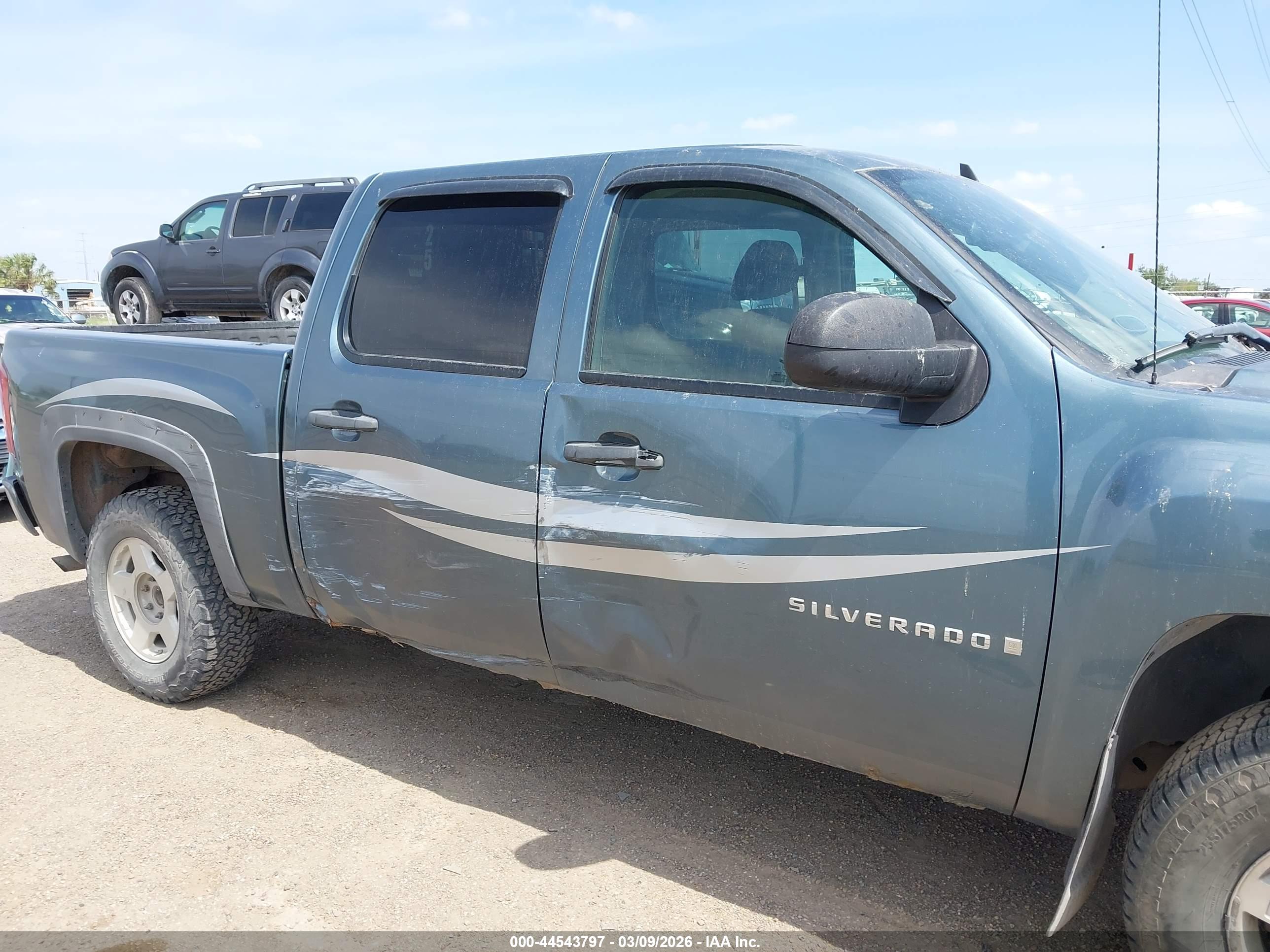 CHEVROLET SILVERADO image 6