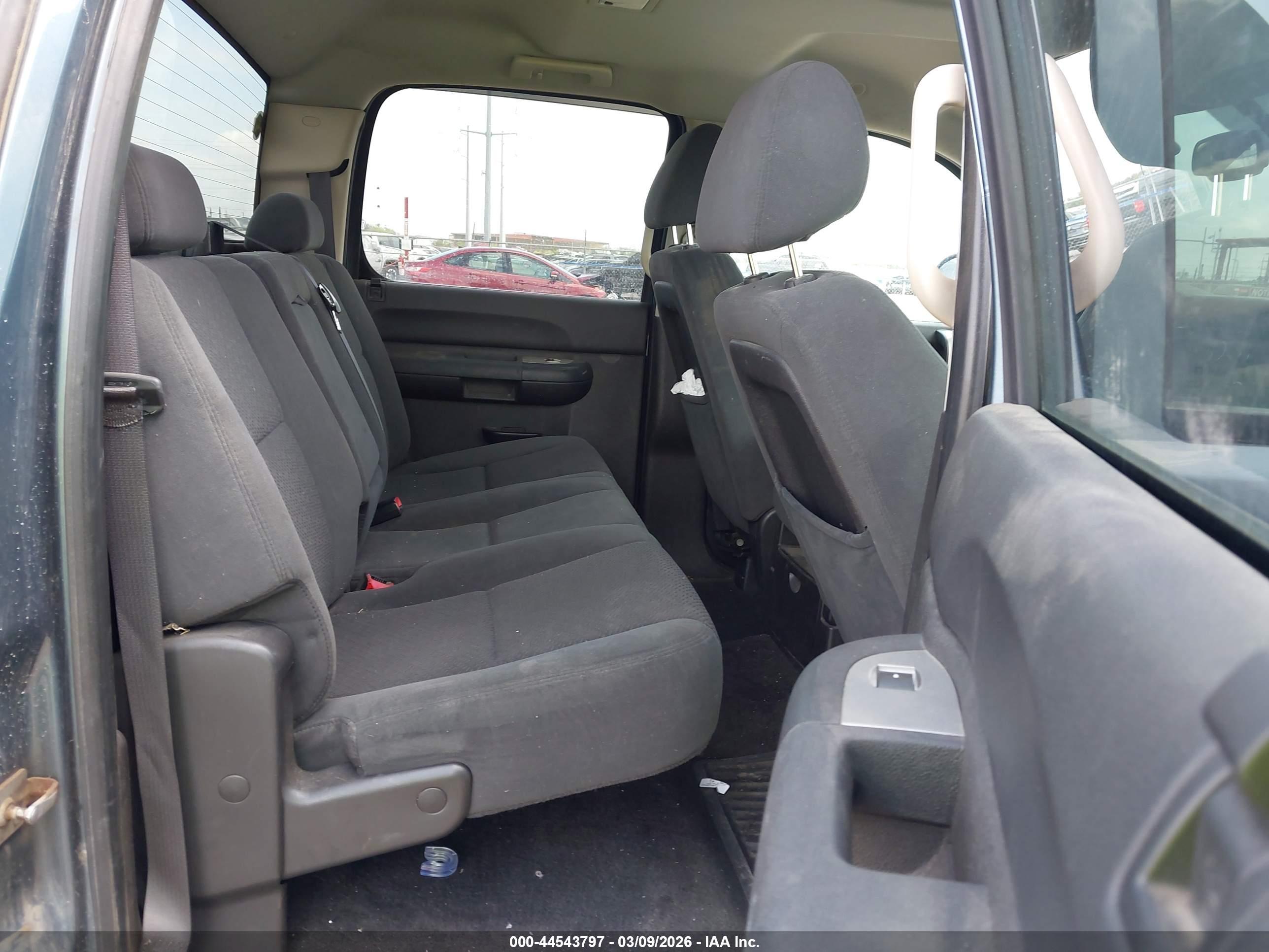 CHEVROLET SILVERADO image 8