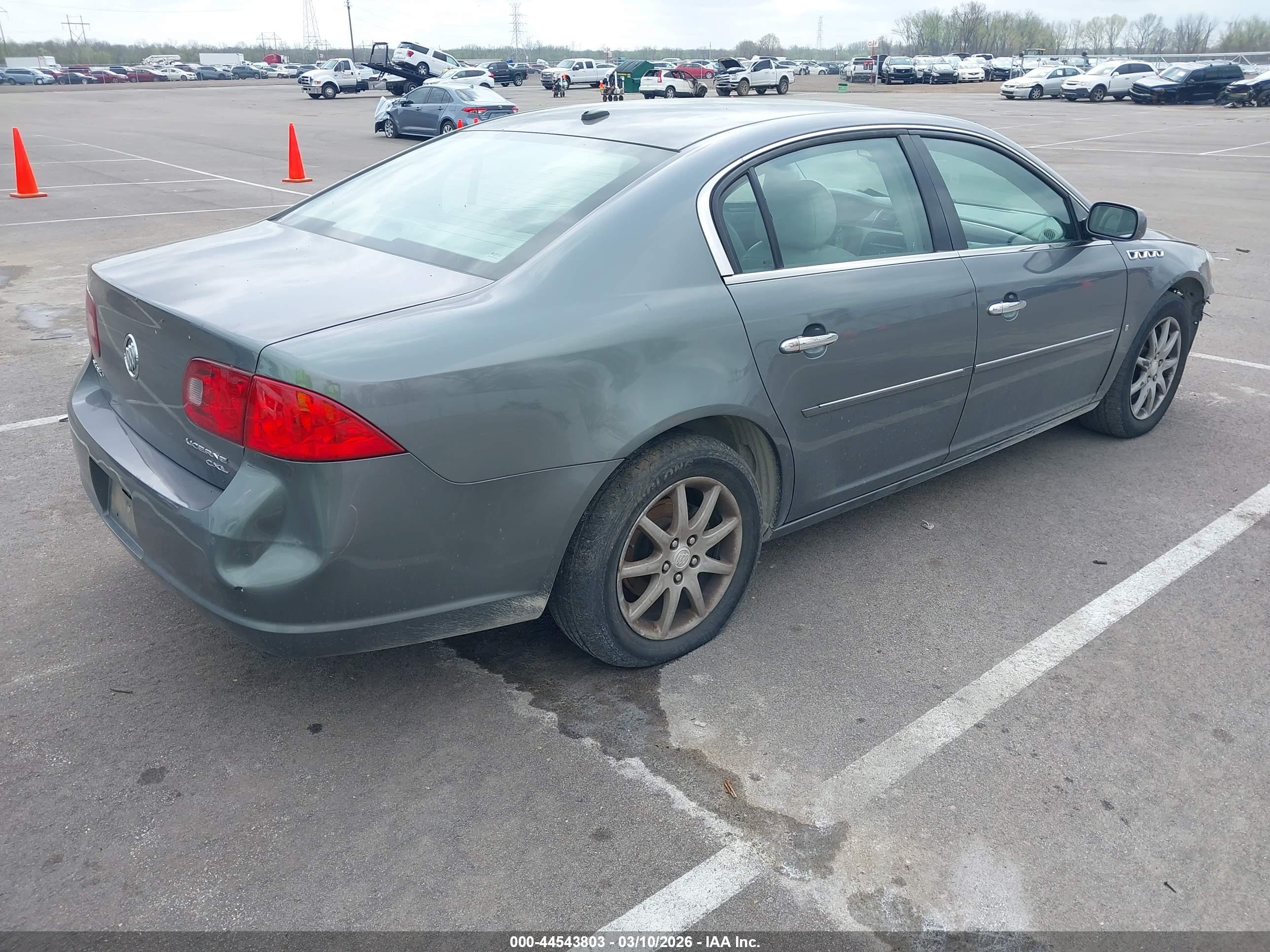 BUICK LUCERNE image 4