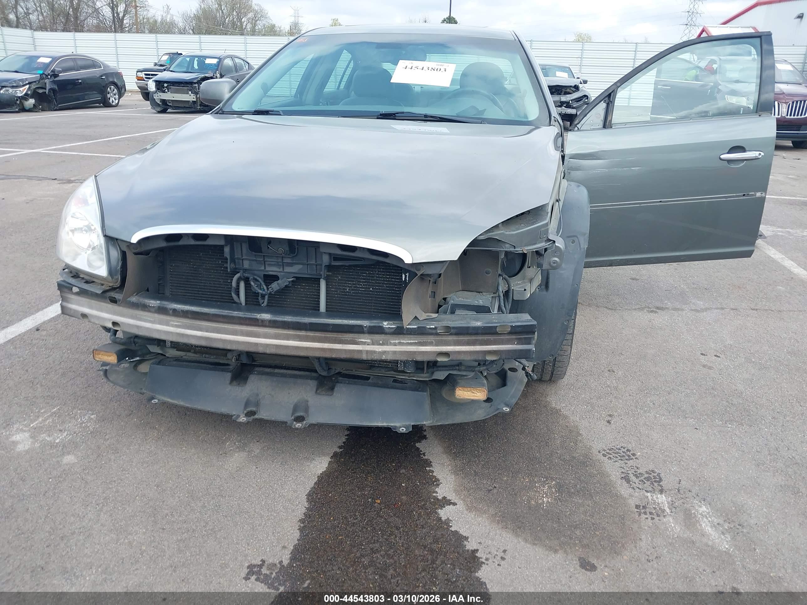 BUICK LUCERNE image 6