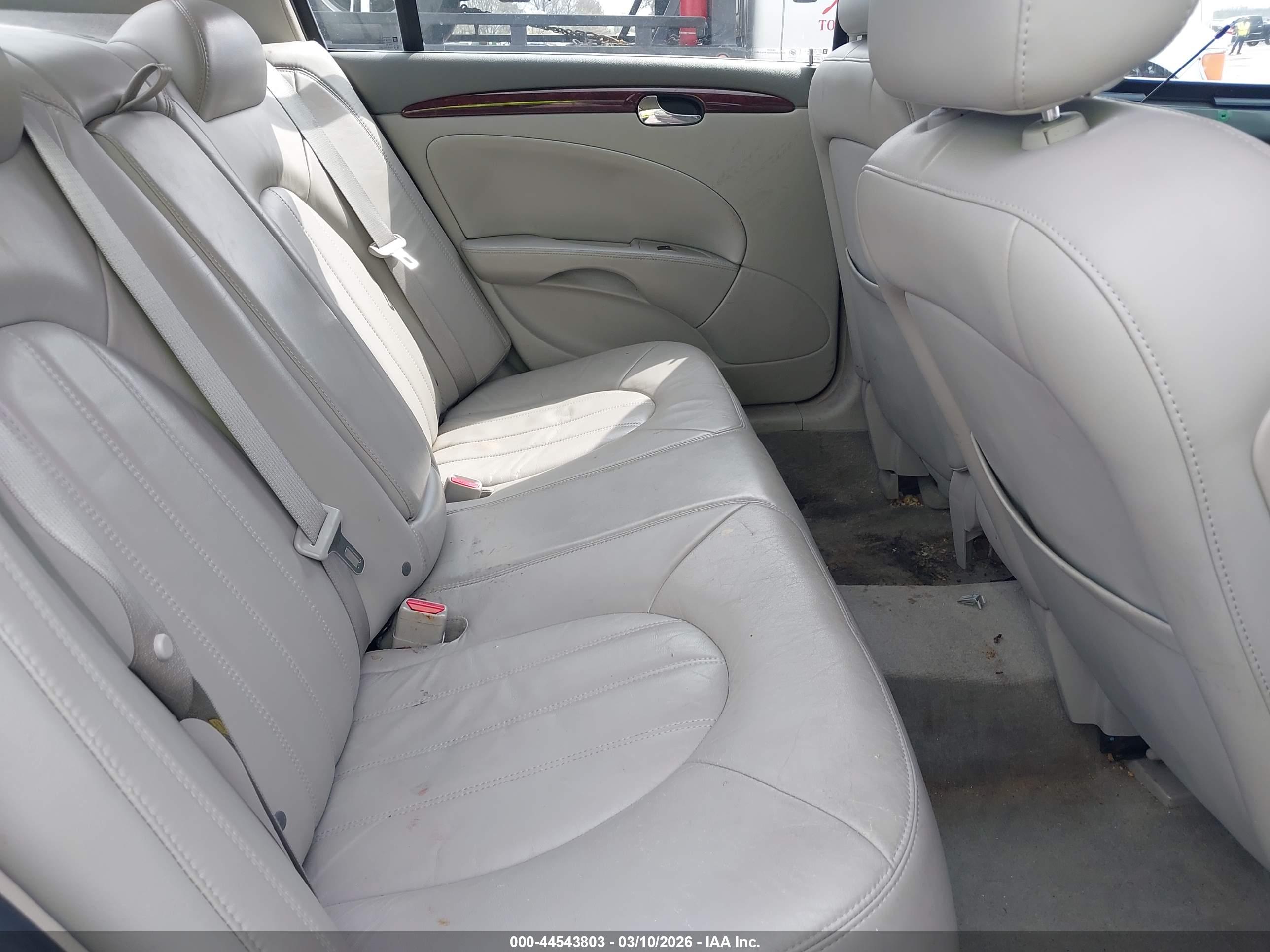 BUICK LUCERNE image 8