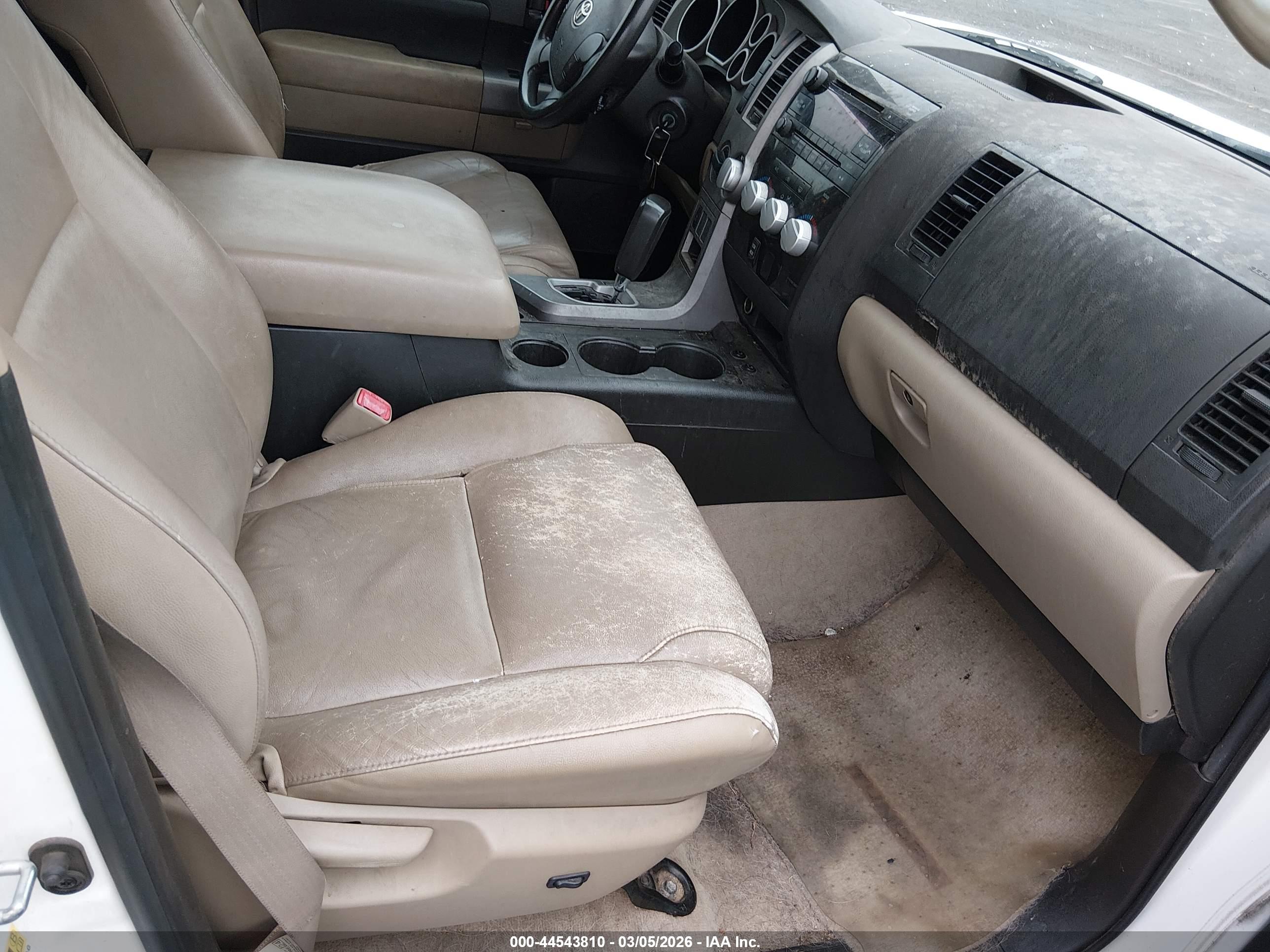 TOYOTA TUNDRA image 8