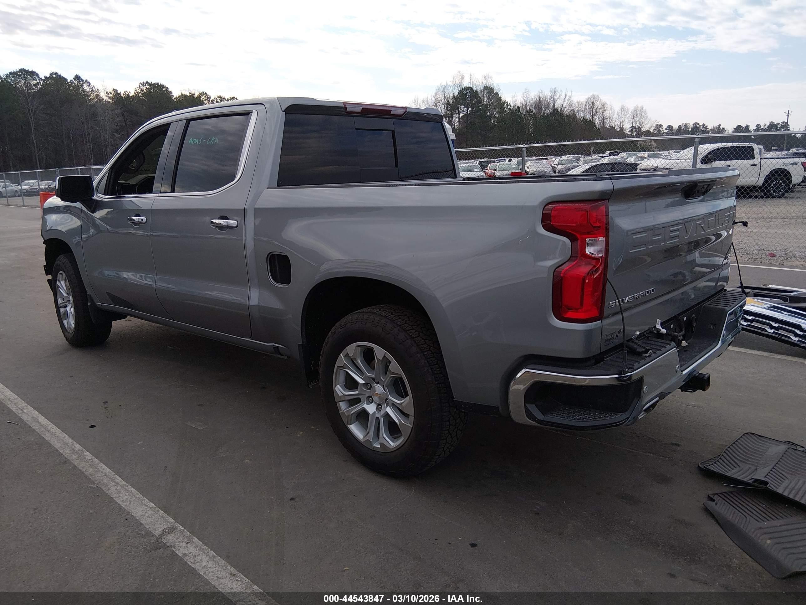 CHEVROLET SILVERADO image 3