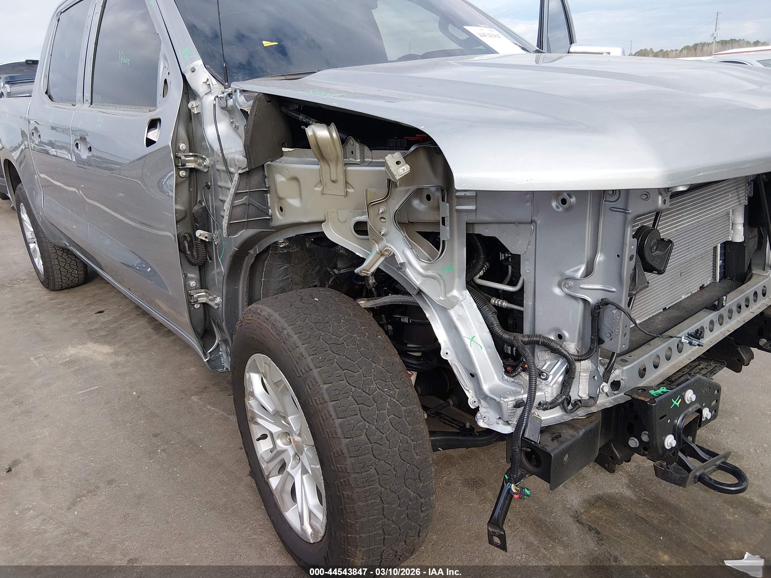CHEVROLET SILVERADO image 6