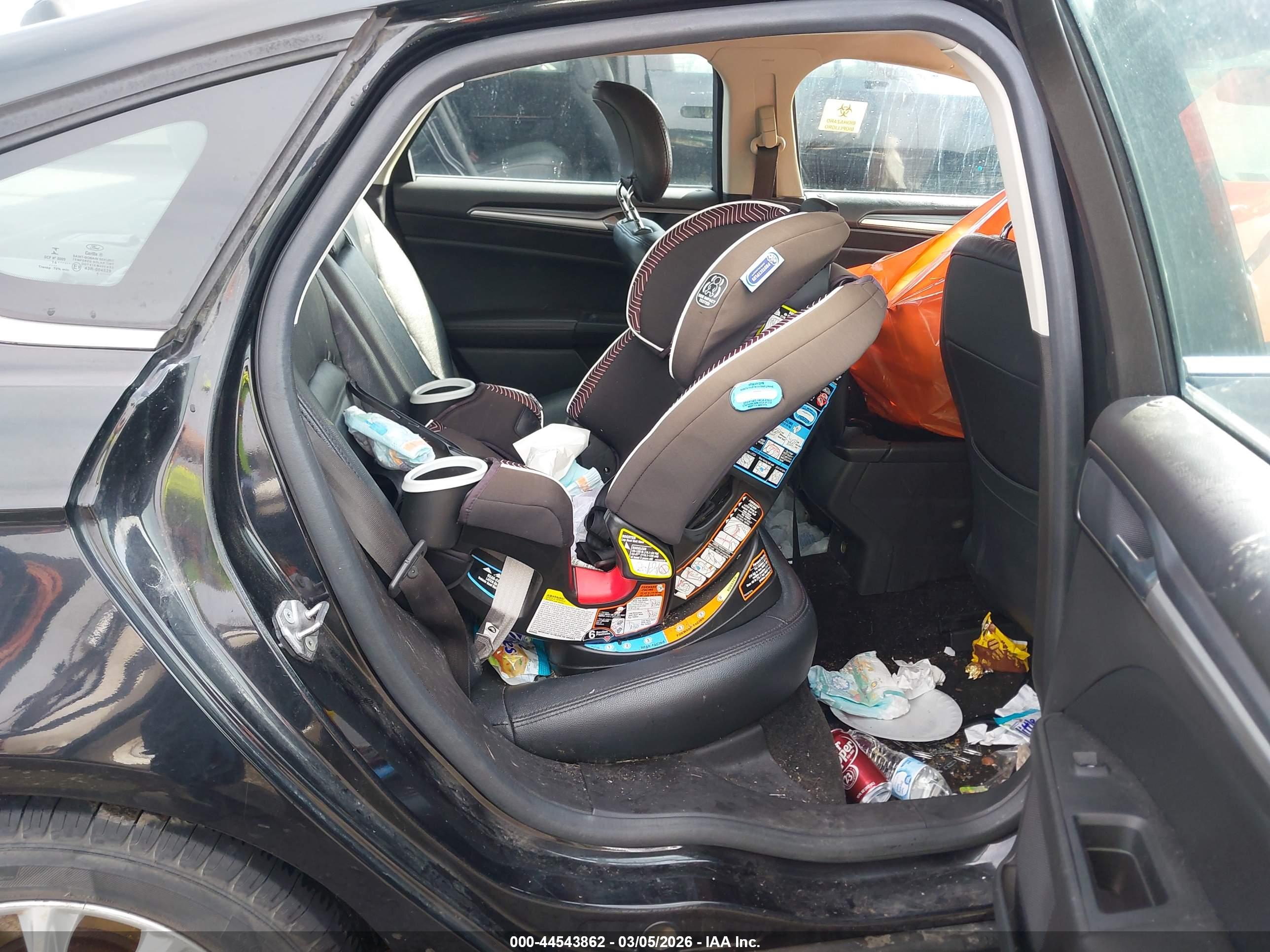 FORD FUSION image 8