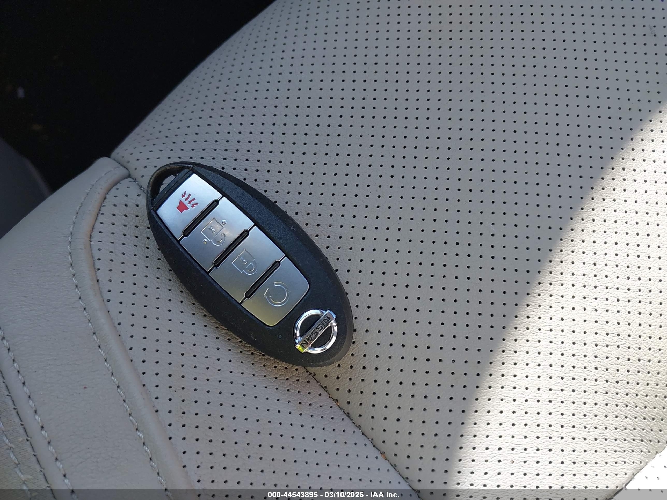 NISSAN ROGUE image 11