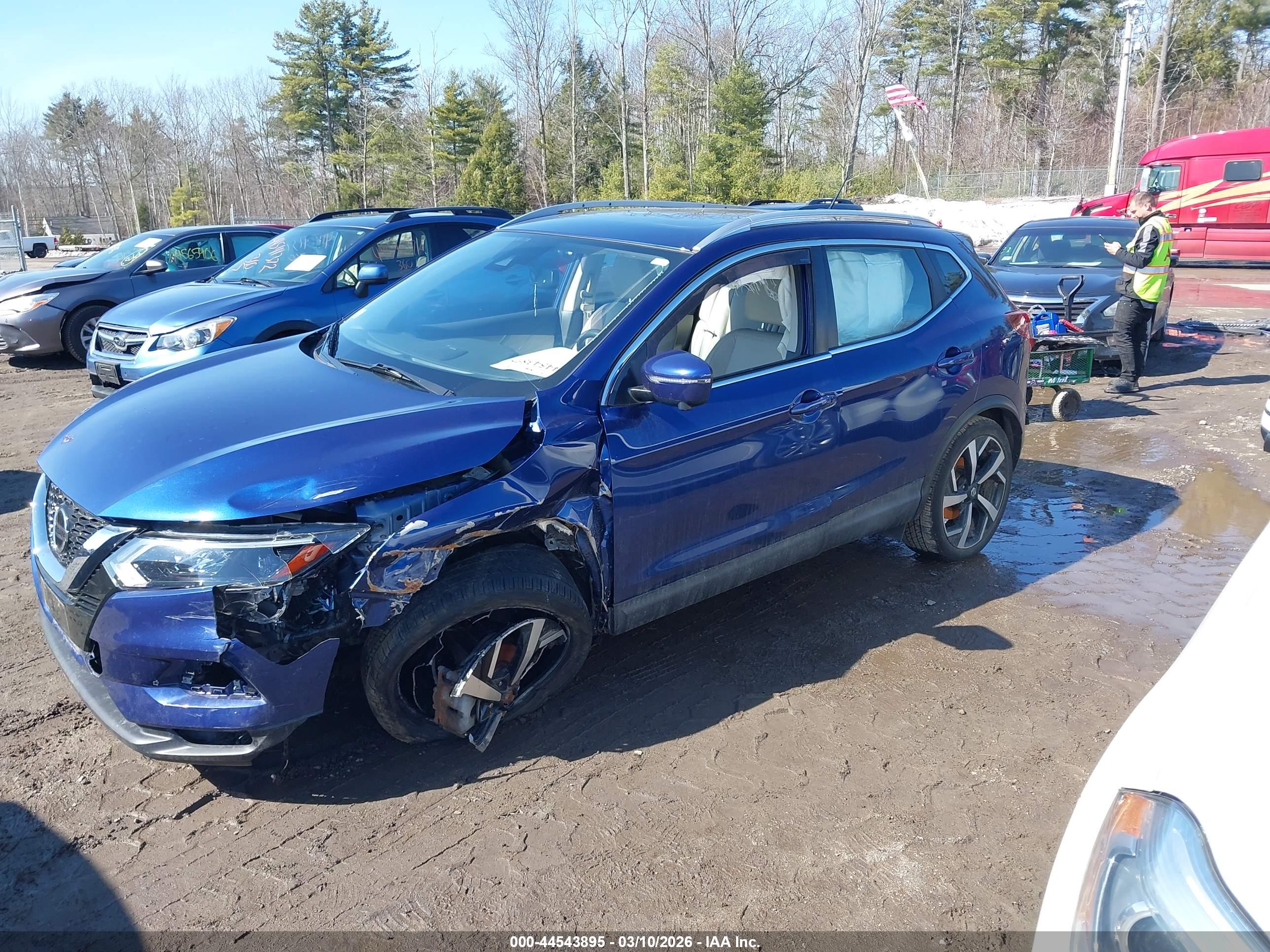 NISSAN ROGUE image 2