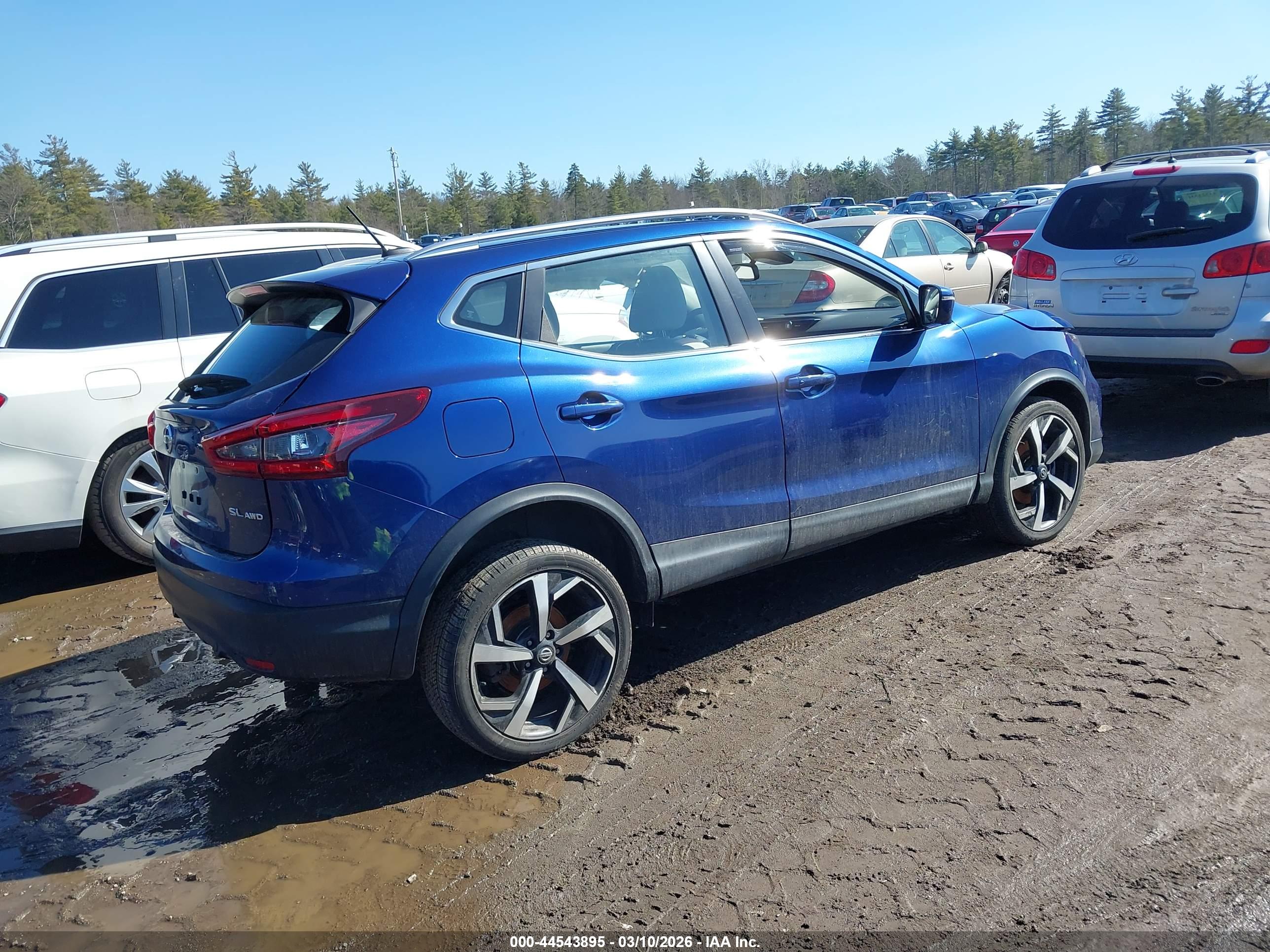 NISSAN ROGUE image 4