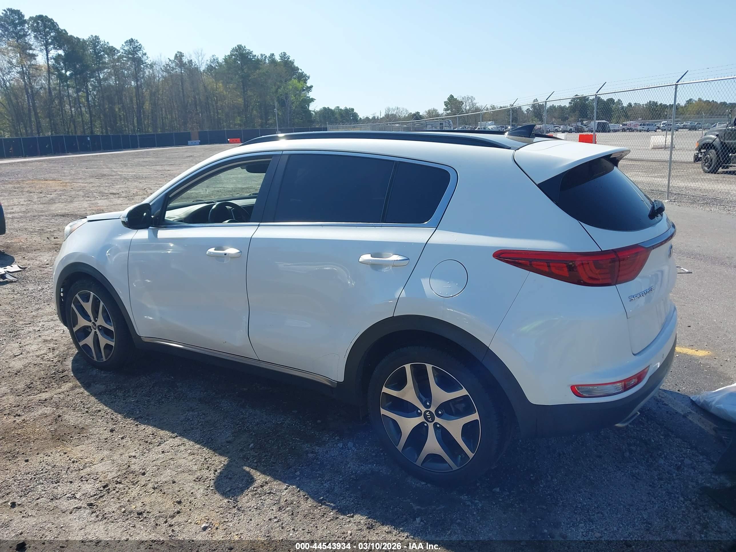 KIA SPORTAGE image 3