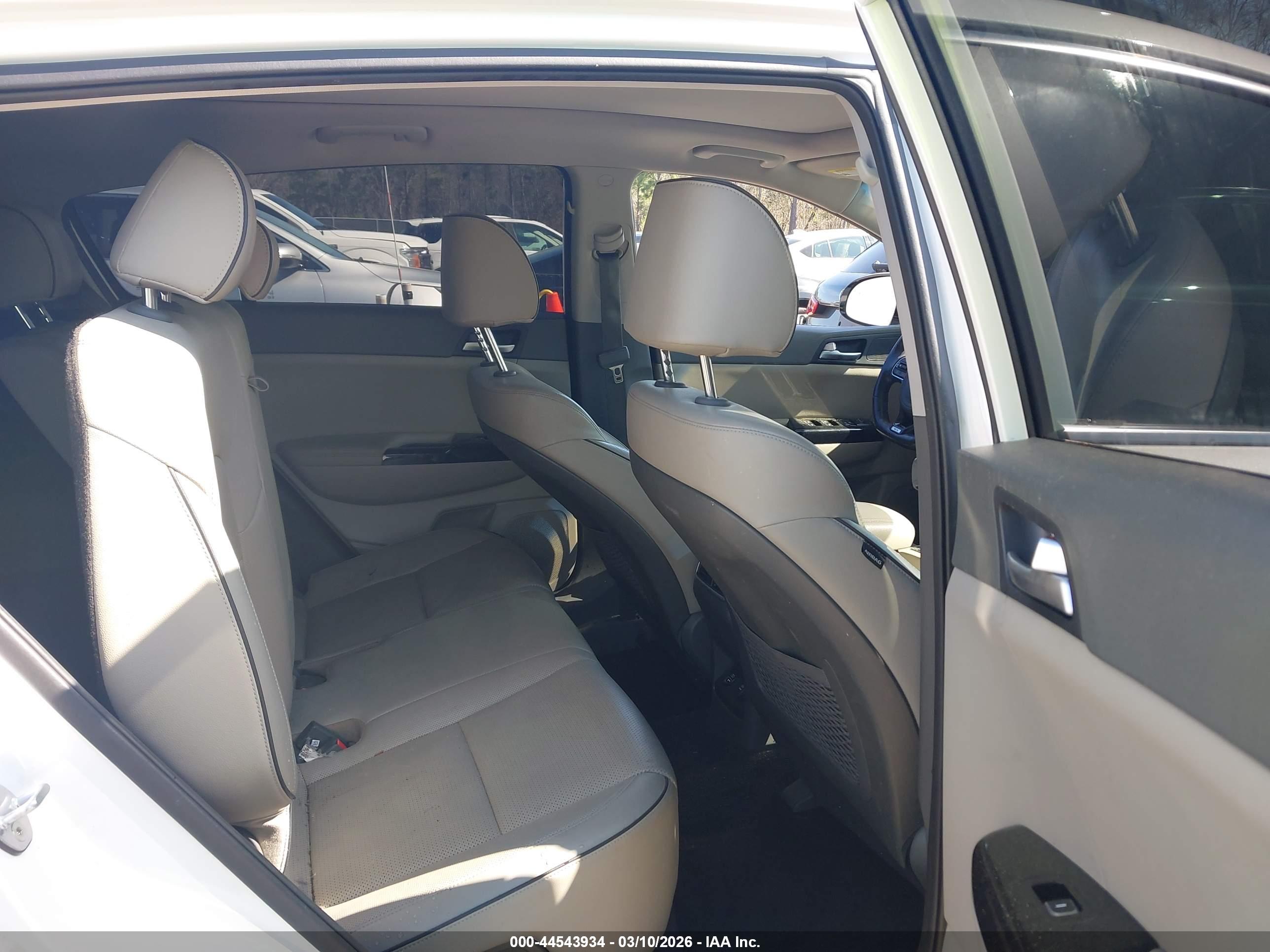 KIA SPORTAGE image 8