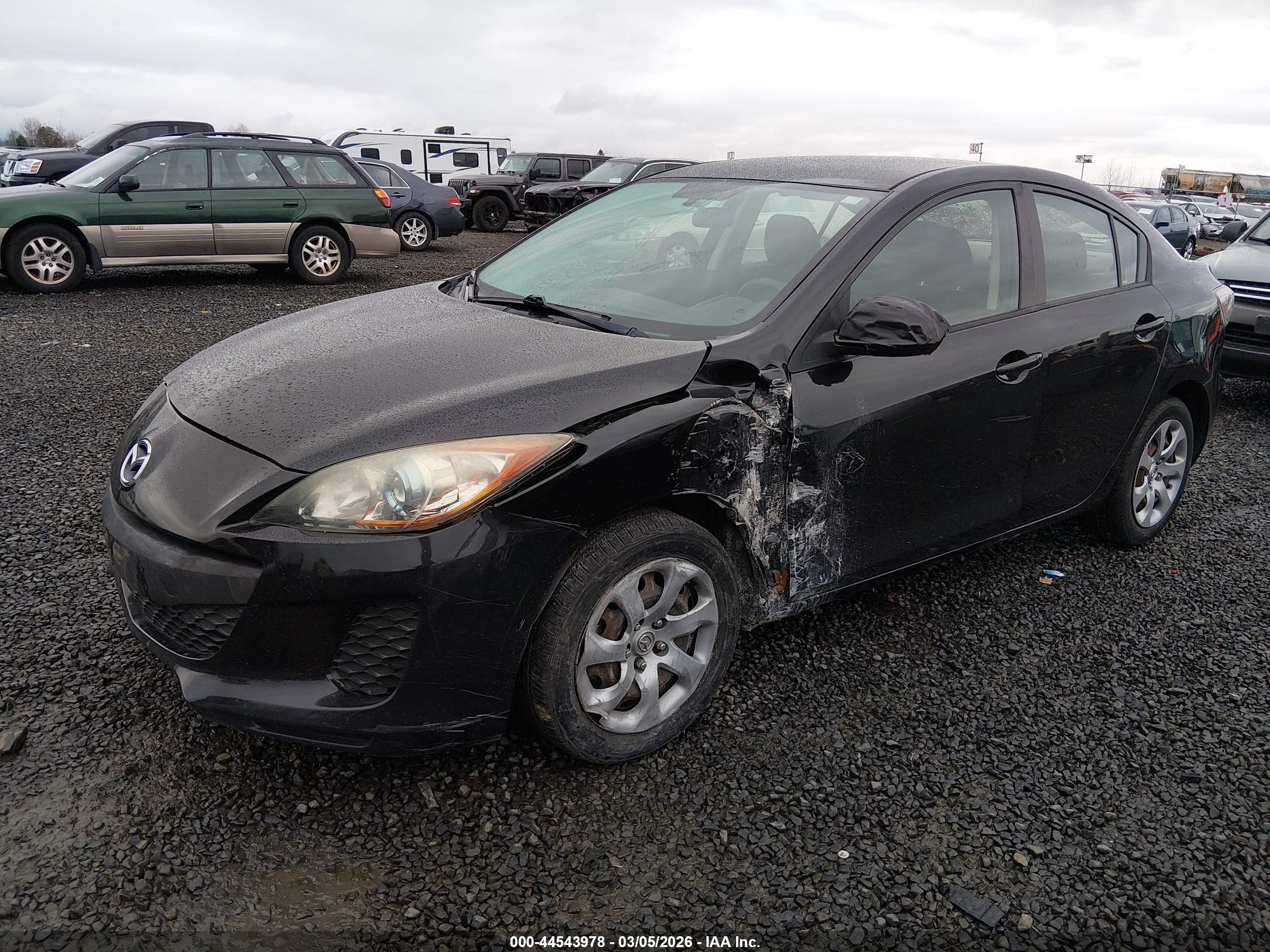 MAZDA MAZDA3 image 2
