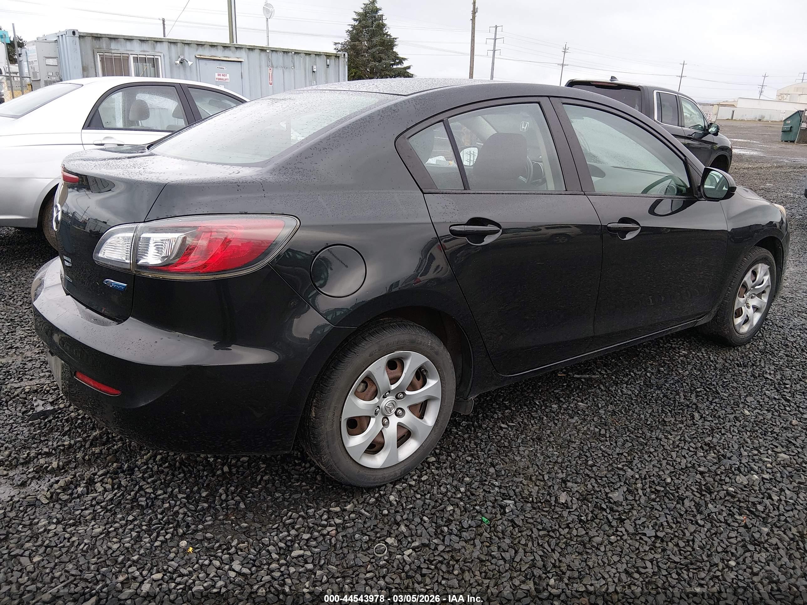 MAZDA MAZDA3 image 4