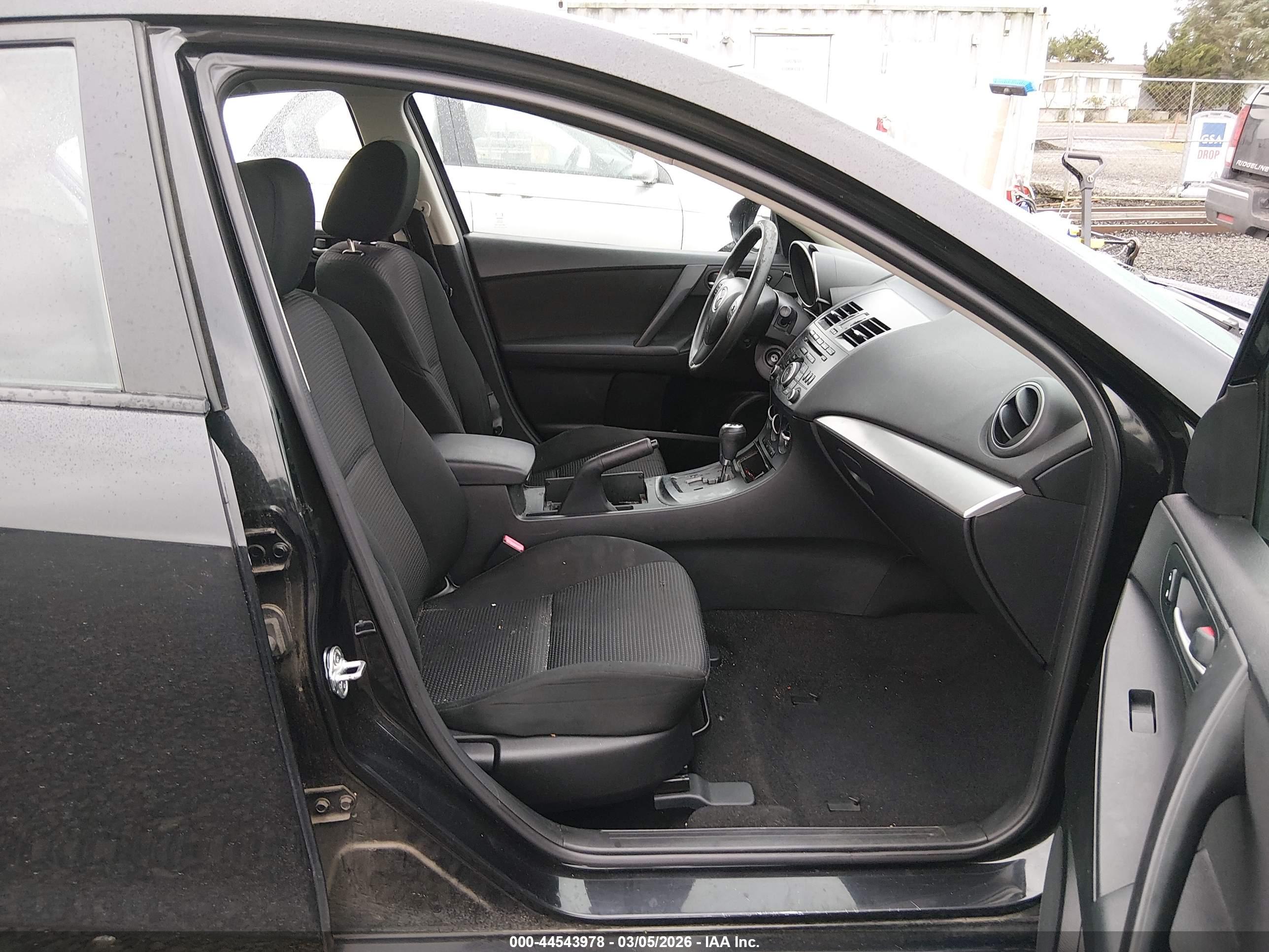 MAZDA MAZDA3 image 5