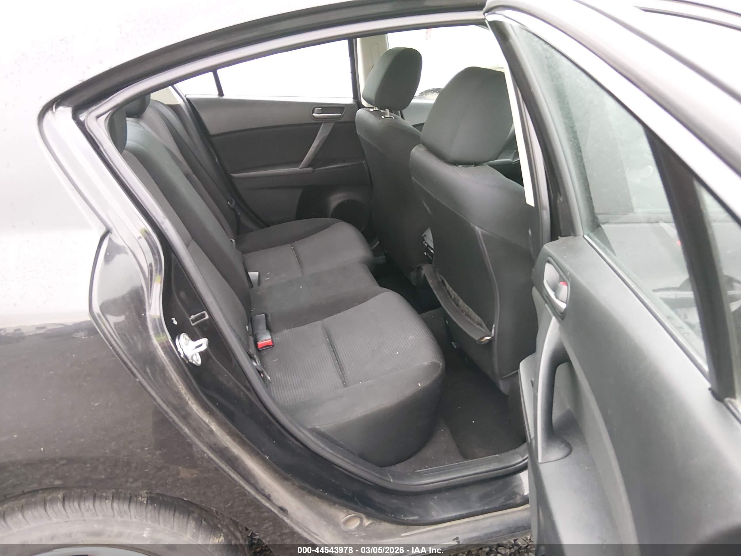MAZDA MAZDA3 image 8