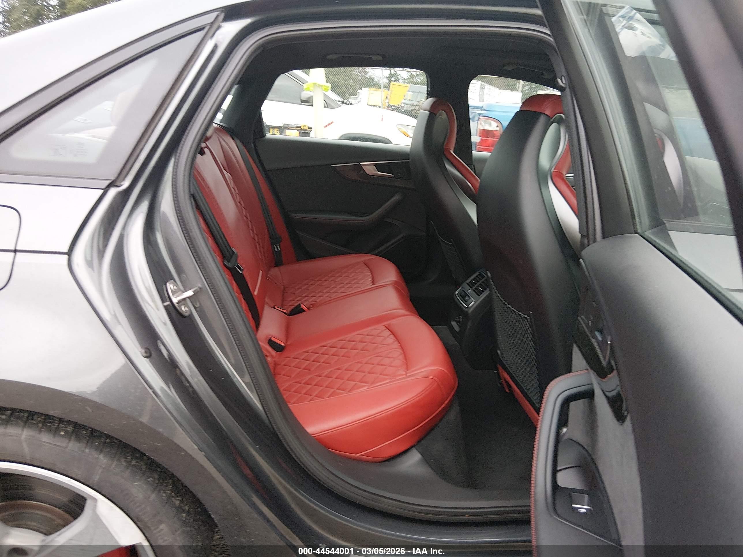 AUDI S4 image 8