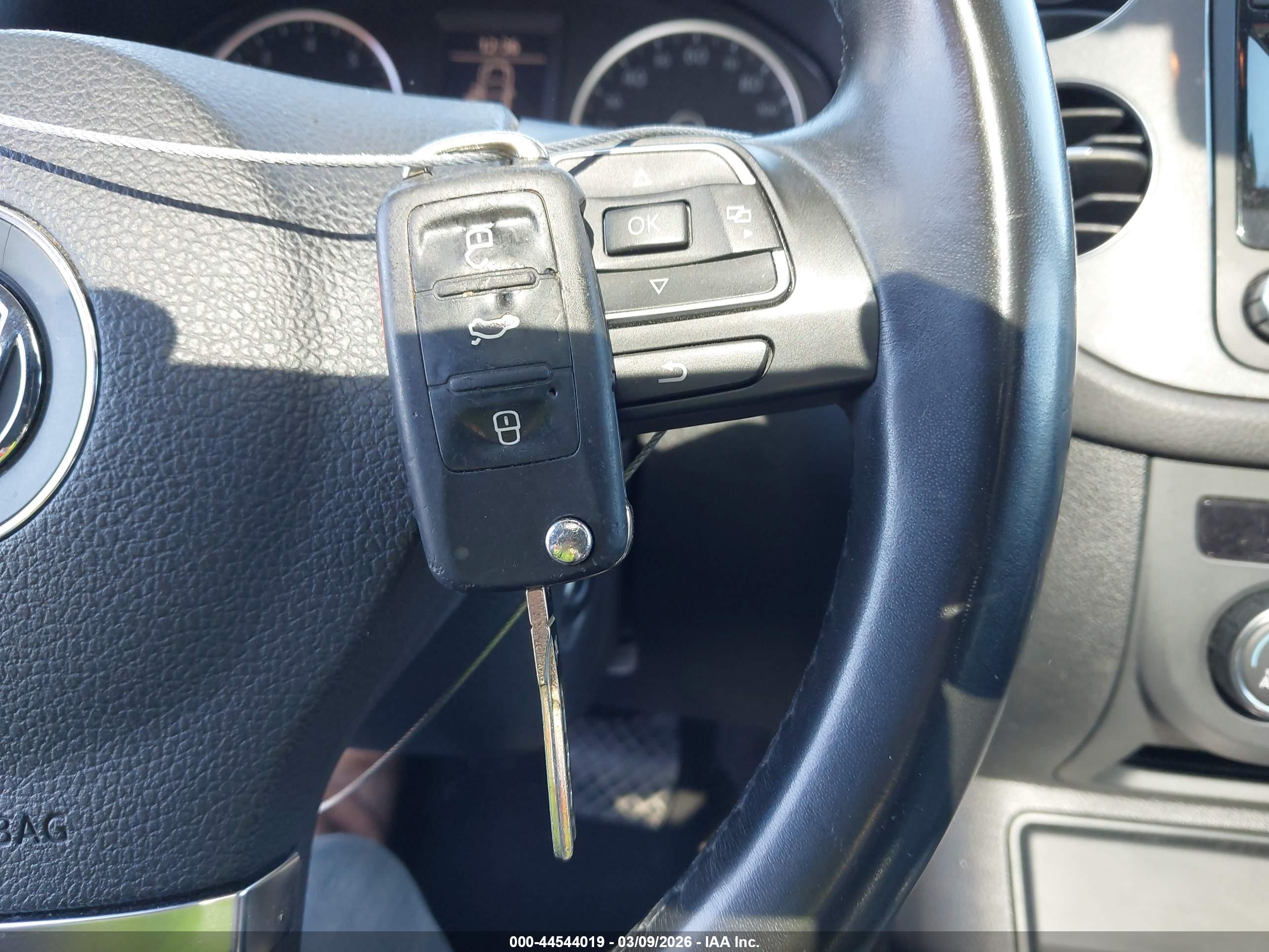 VOLKSWAGEN TIGUAN image 11