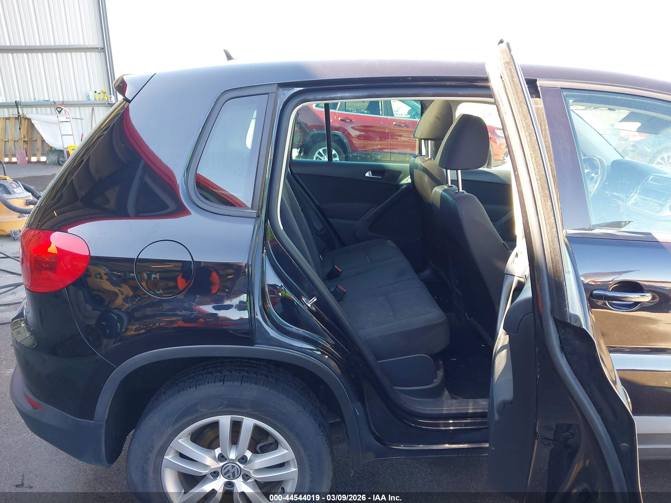 VOLKSWAGEN TIGUAN image 8