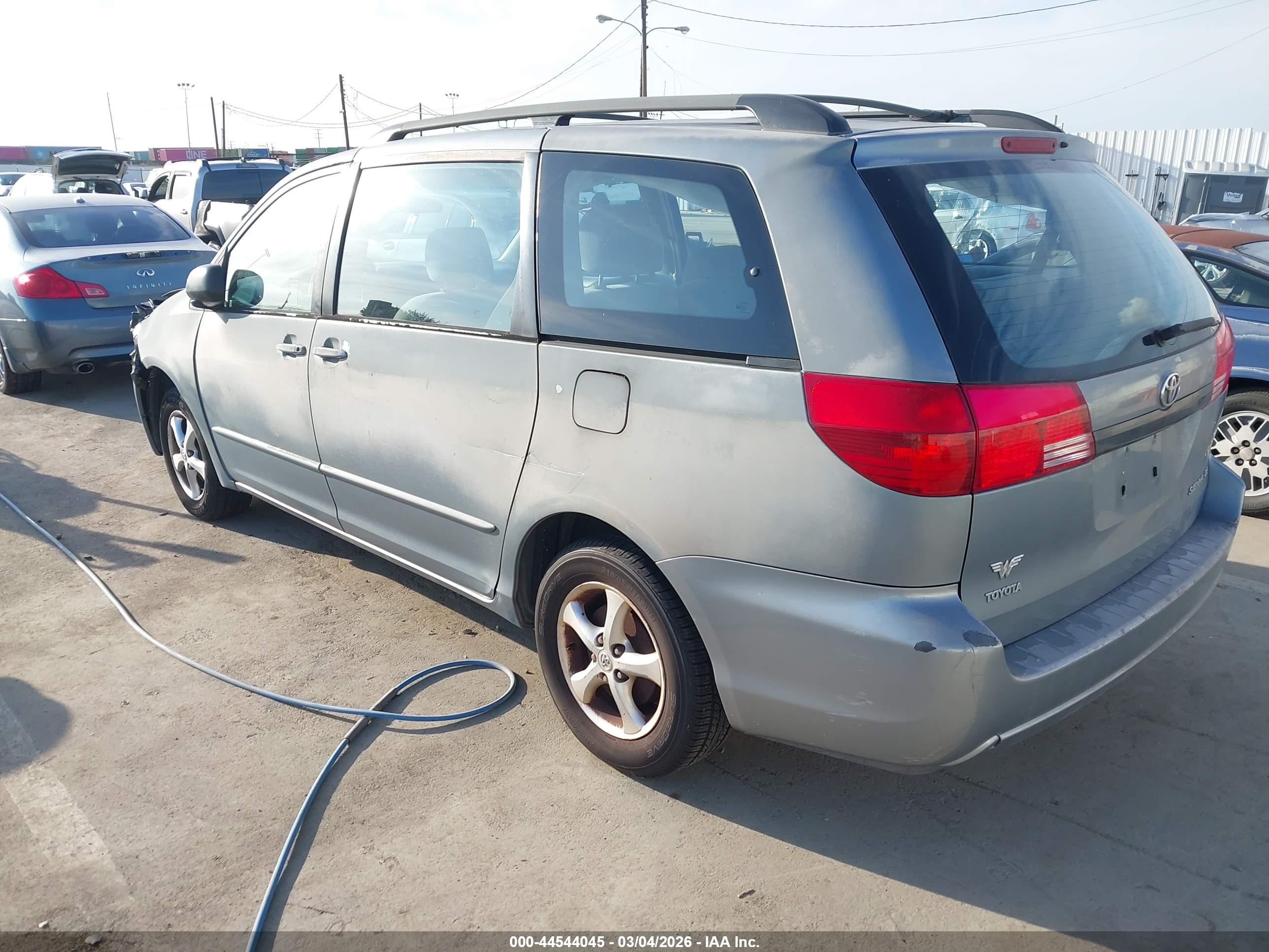TOYOTA SIENNA image 3