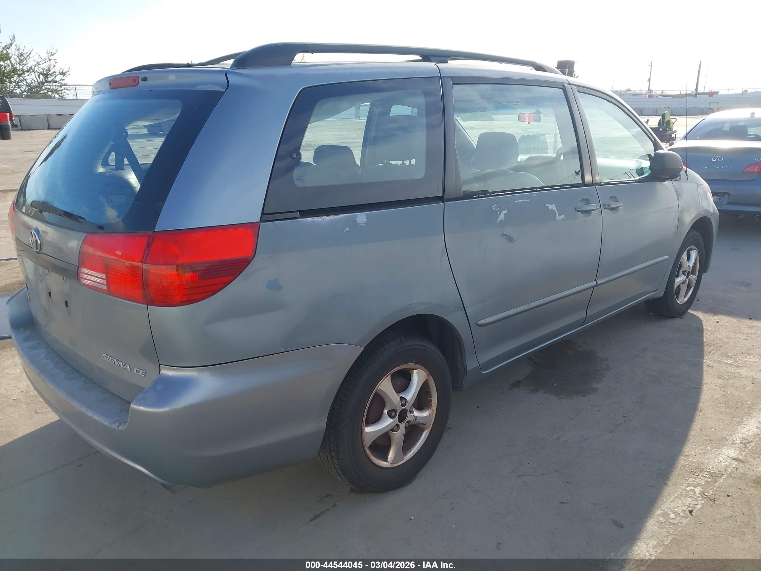 TOYOTA SIENNA image 4