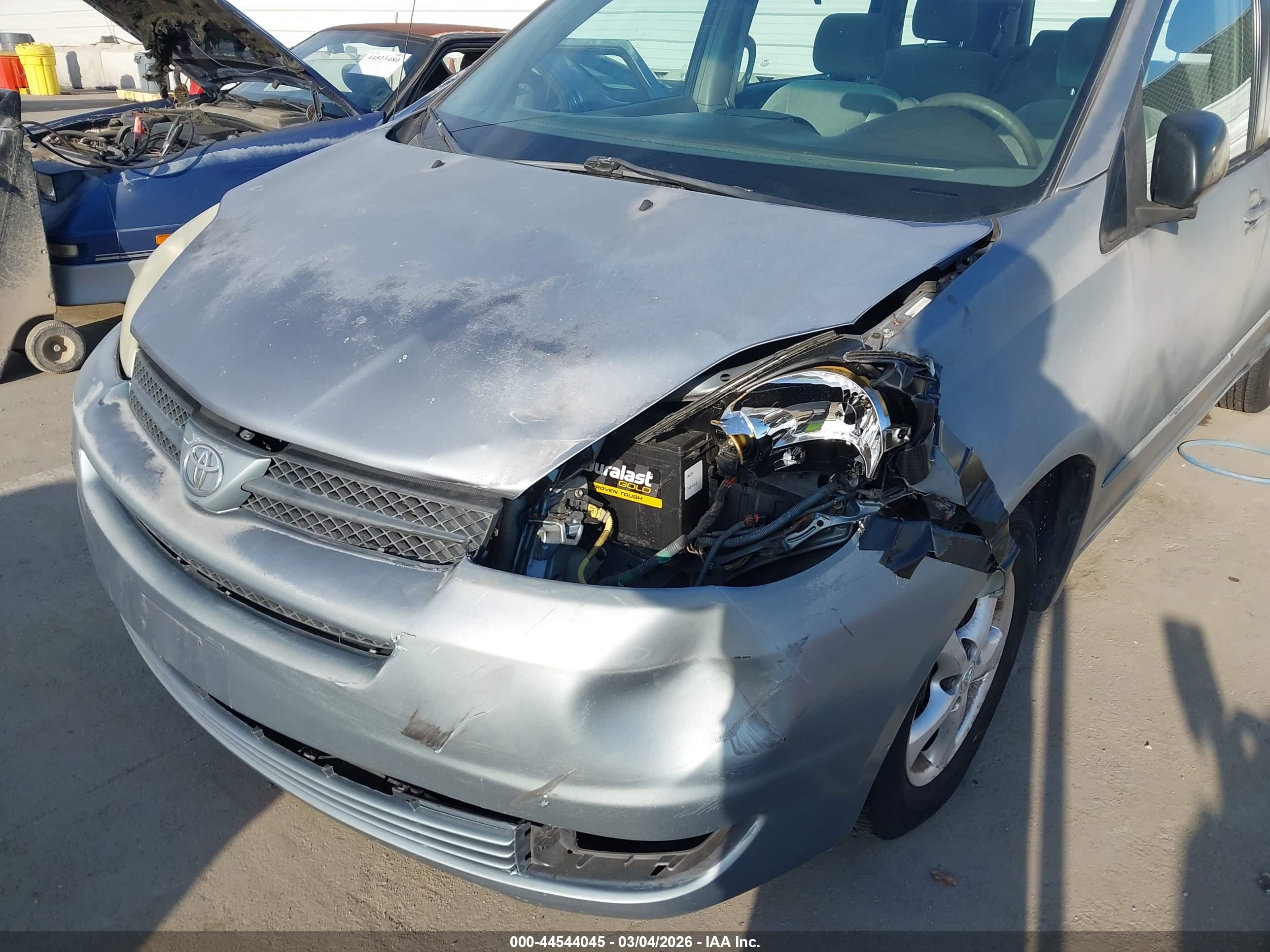 TOYOTA SIENNA image 6