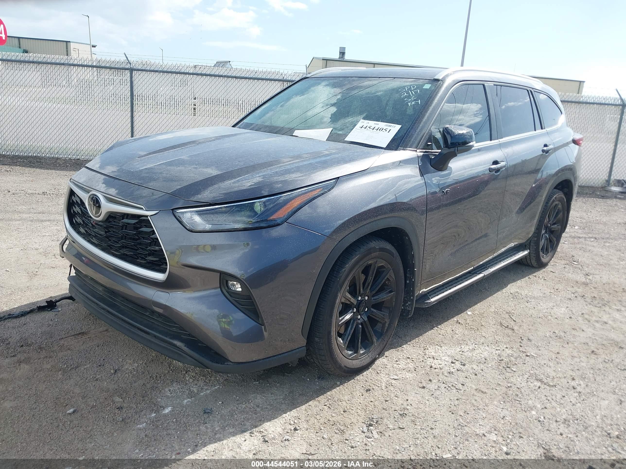 TOYOTA HIGHLANDER image 2