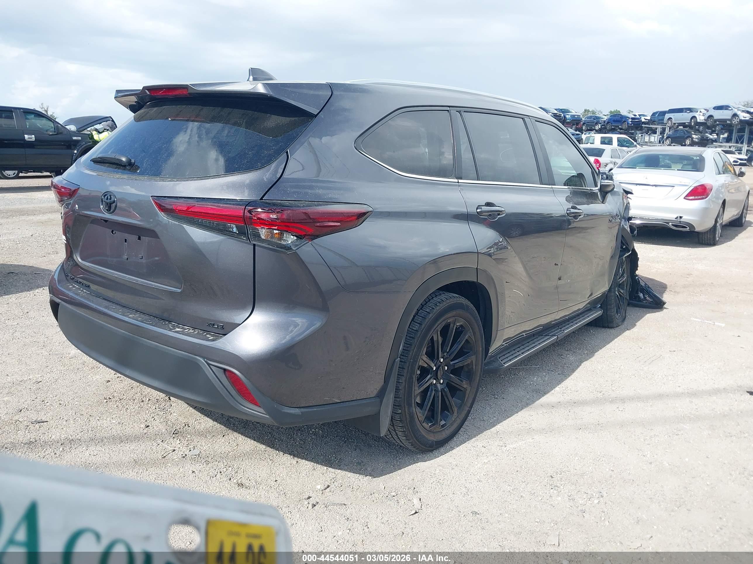 TOYOTA HIGHLANDER image 4