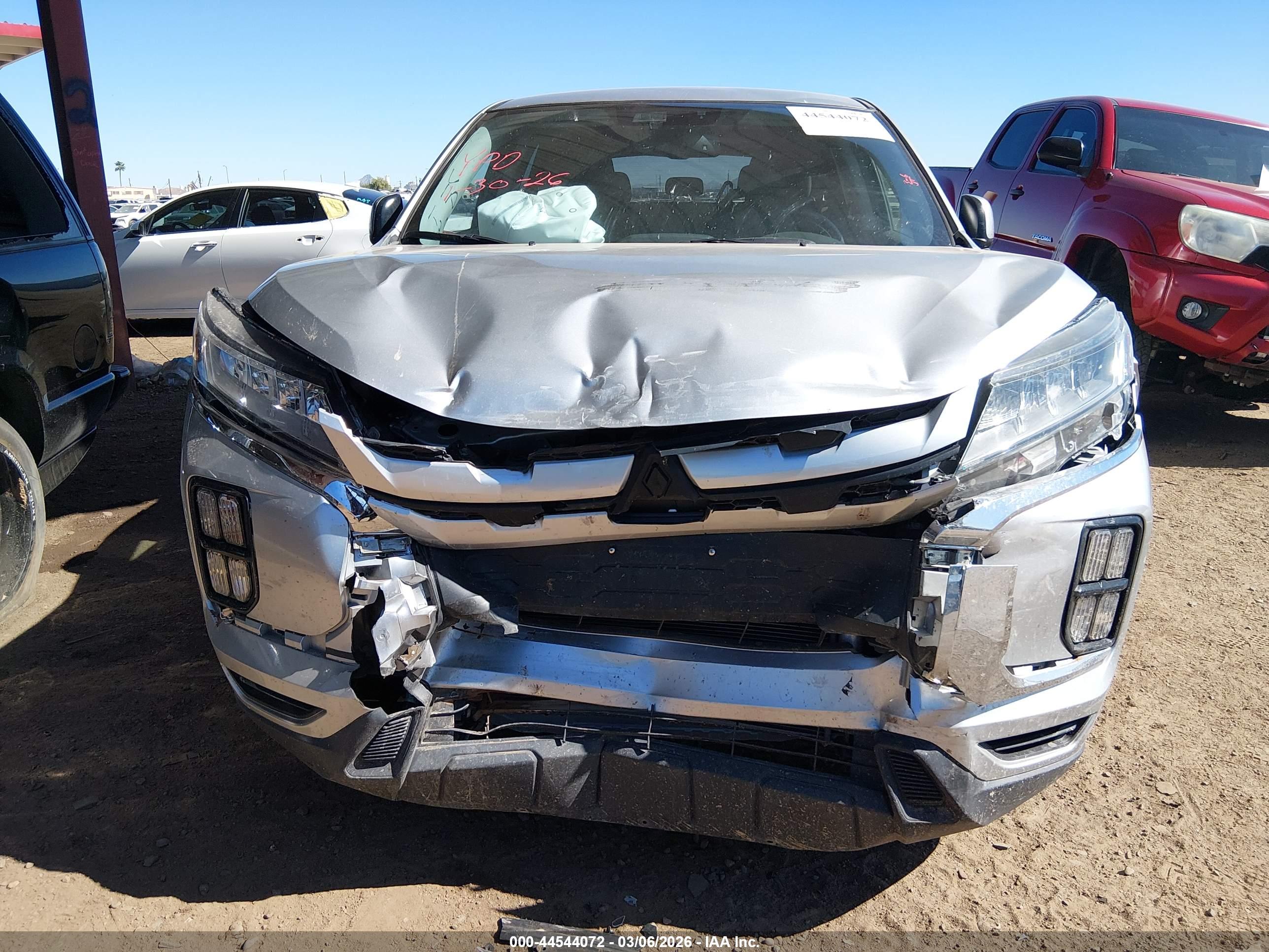 MITSUBISHI OUTLANDER image 6