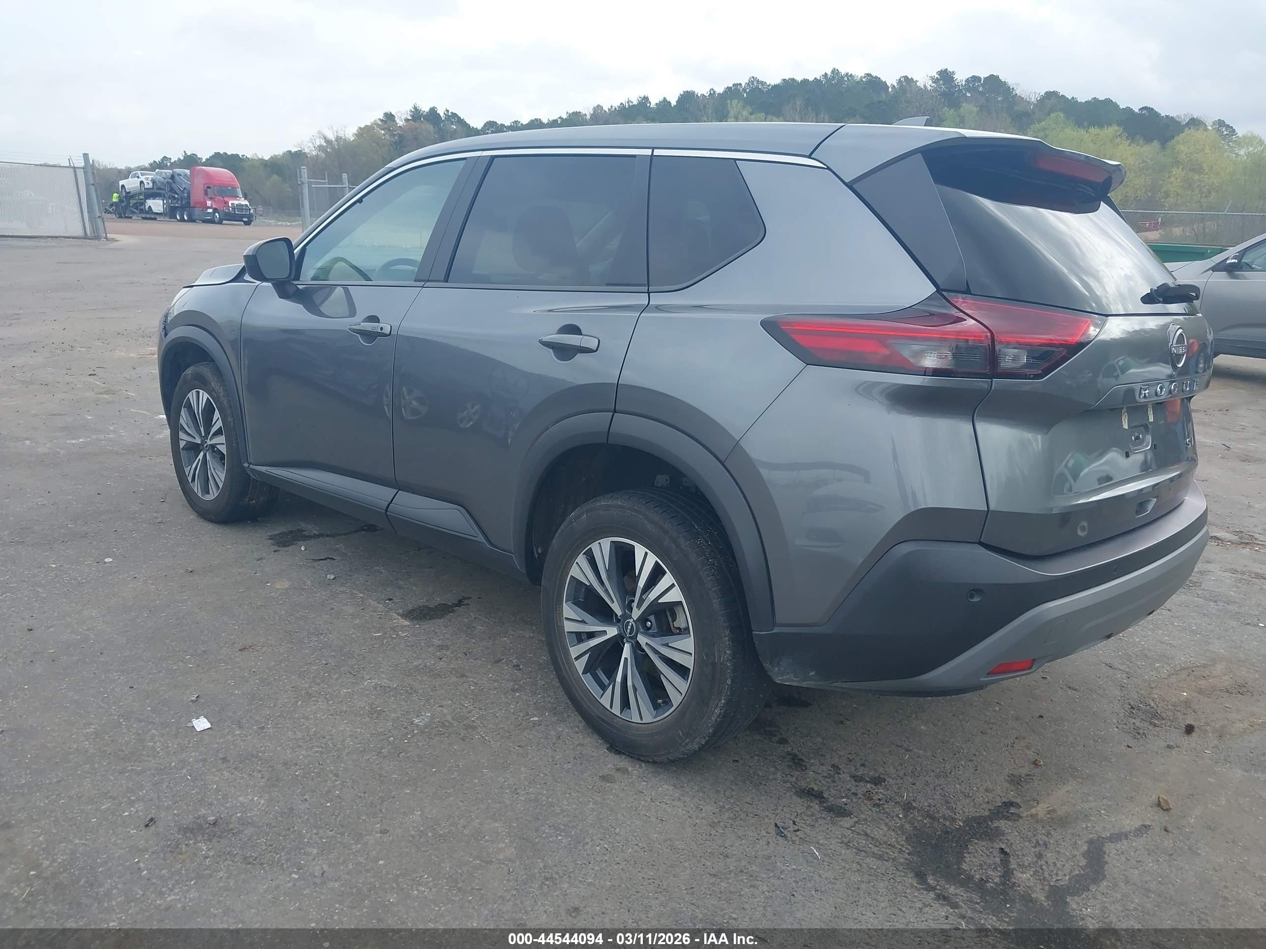 NISSAN ROGUE image 3