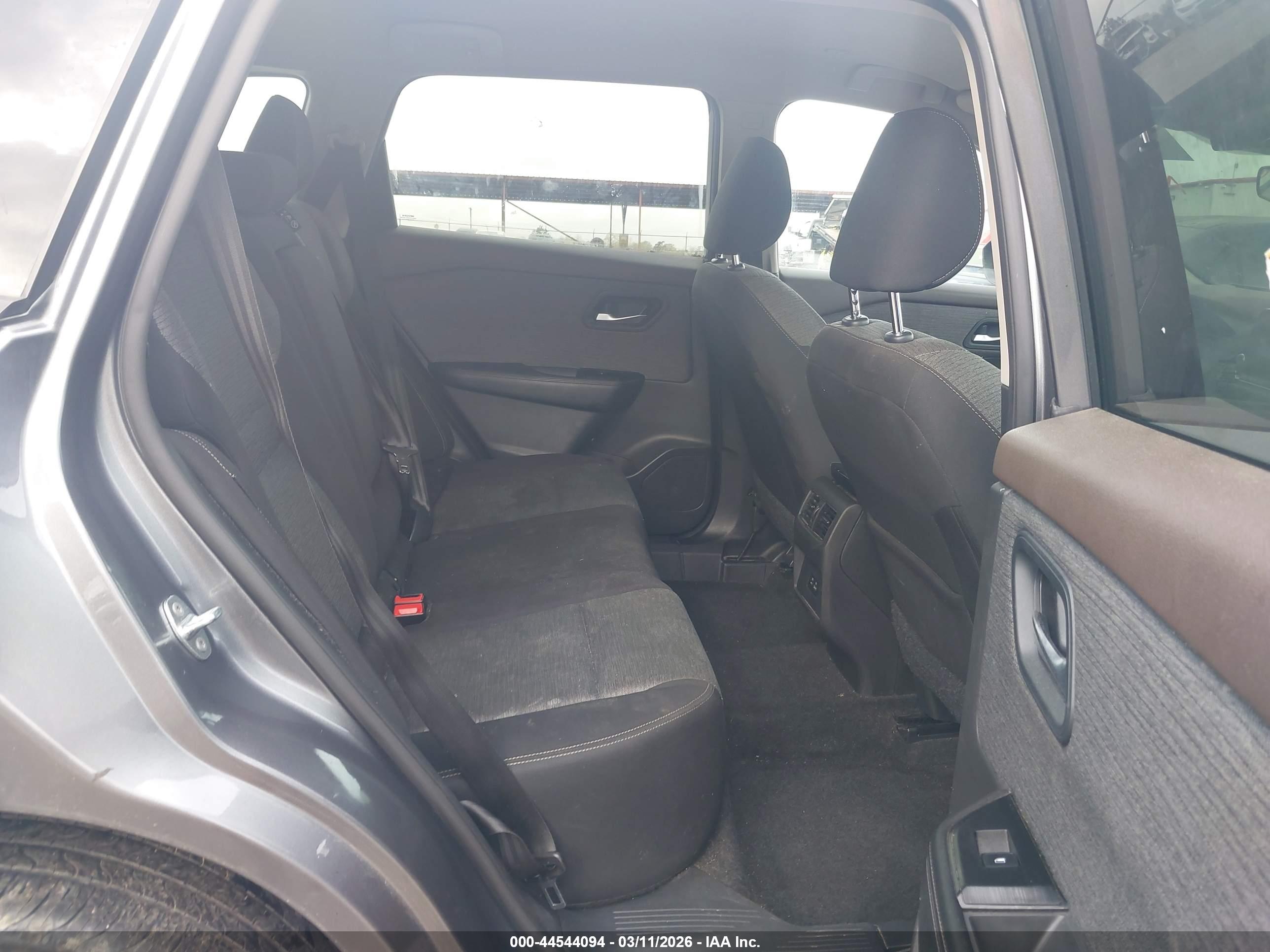 NISSAN ROGUE image 8