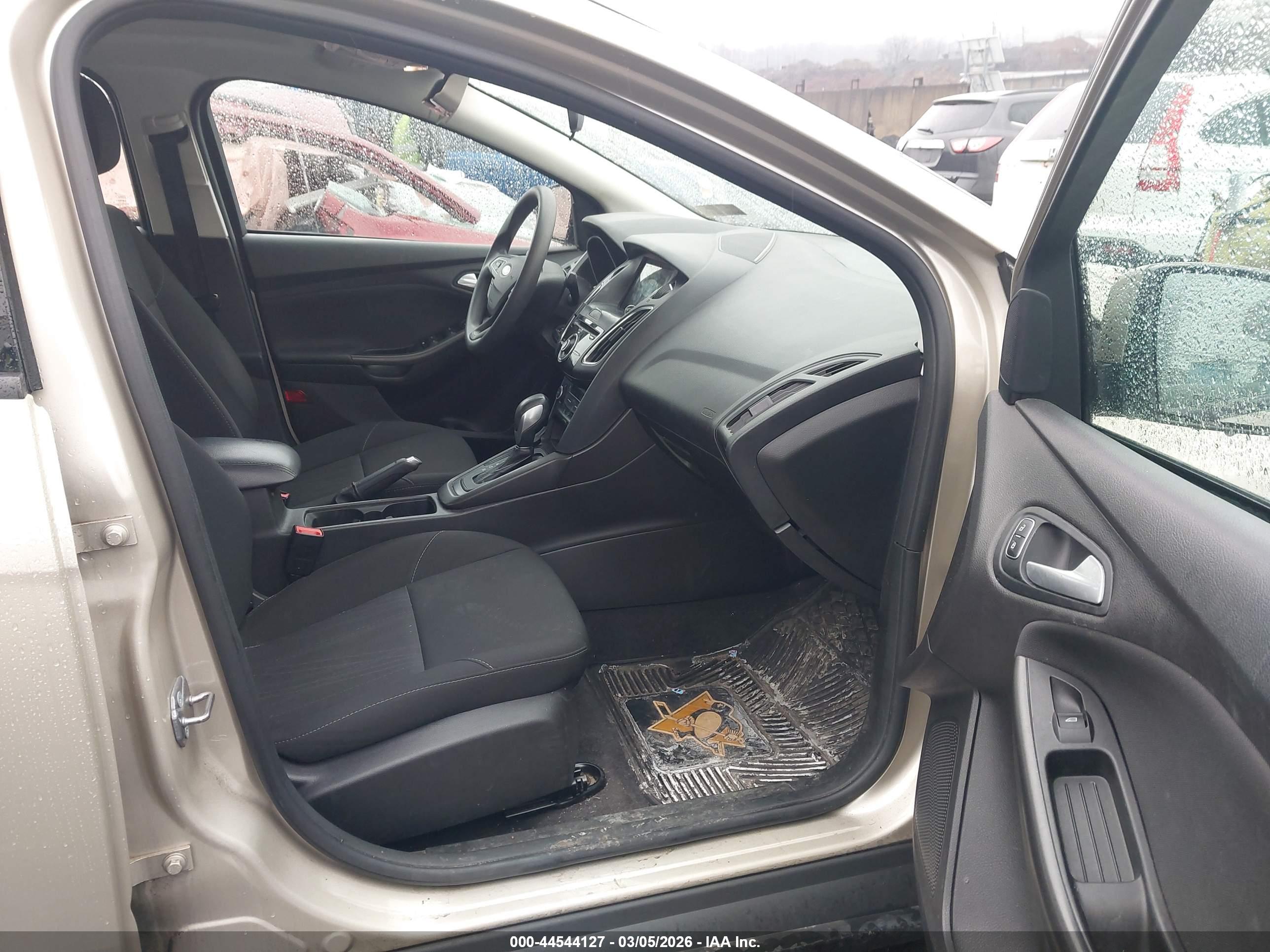 FORD FOCUS image 5