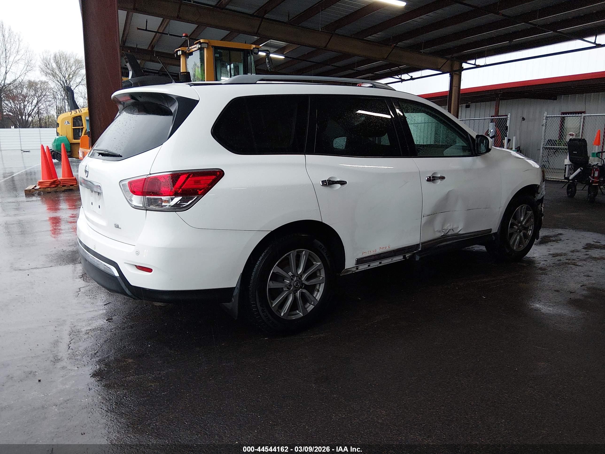 NISSAN PATHFINDER image 4