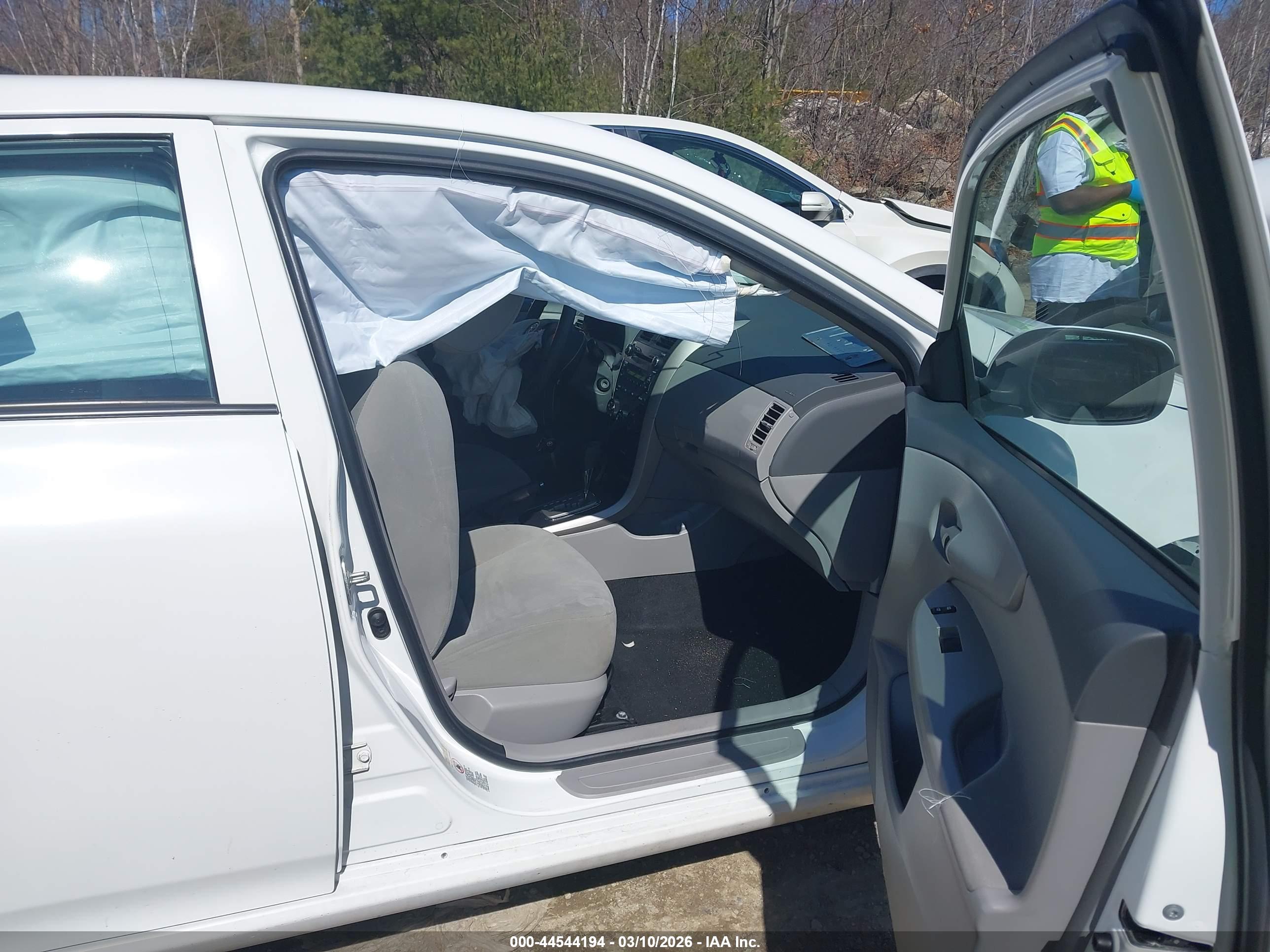 TOYOTA COROLLA image 5