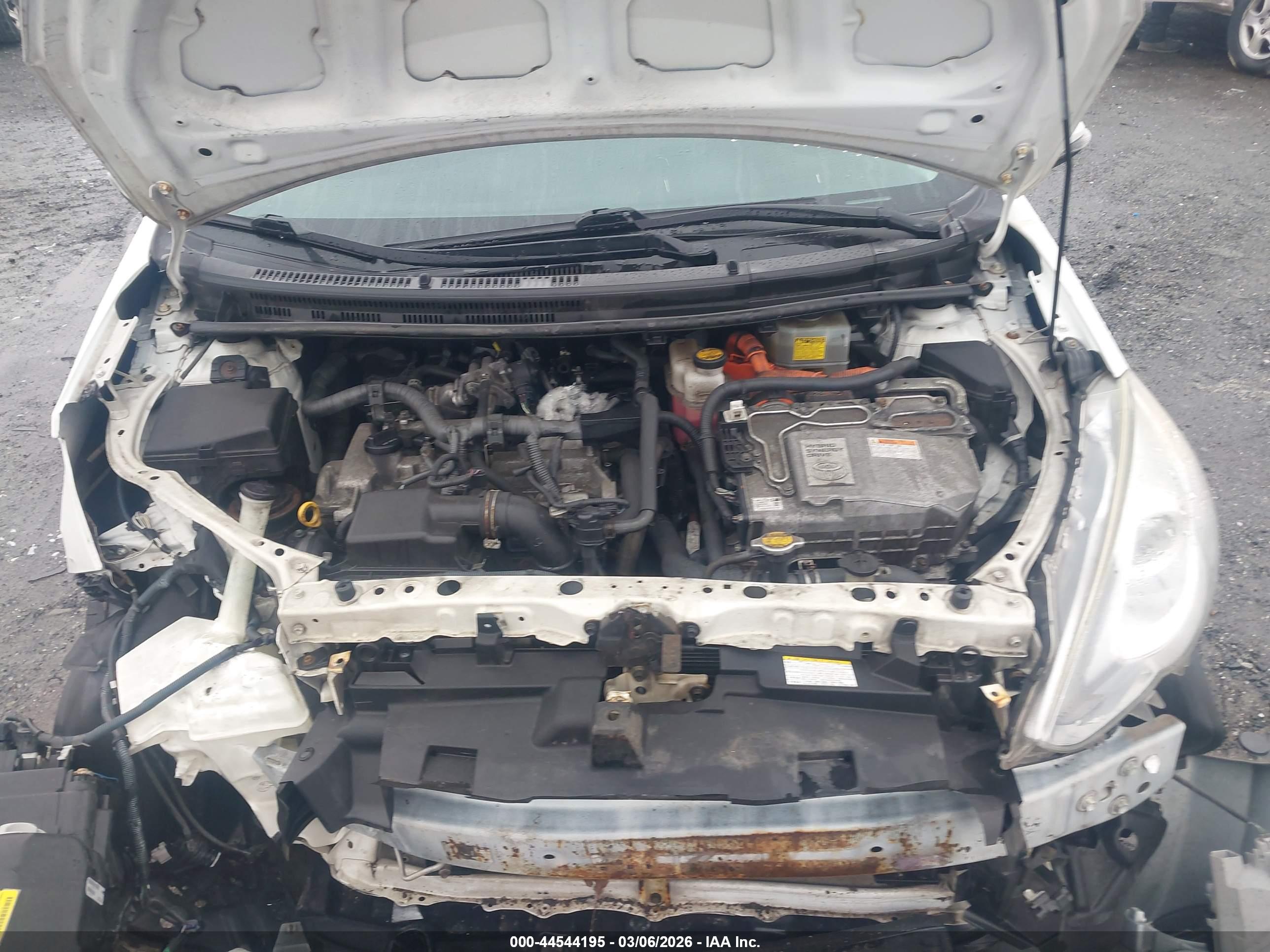 TOYOTA PRIUS image 10