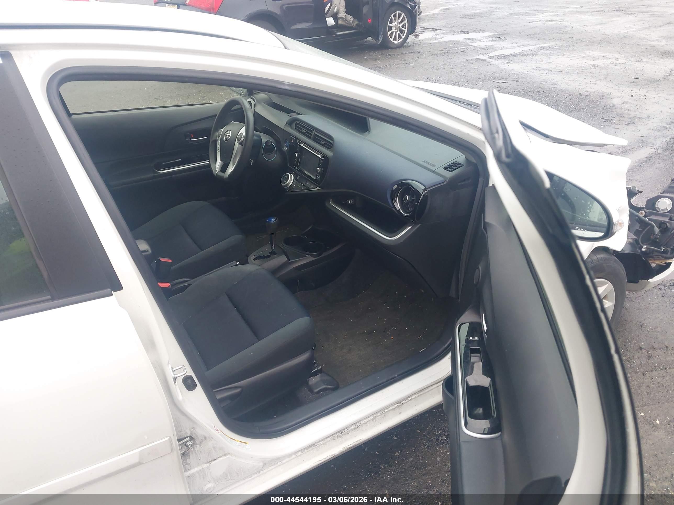 TOYOTA PRIUS image 5
