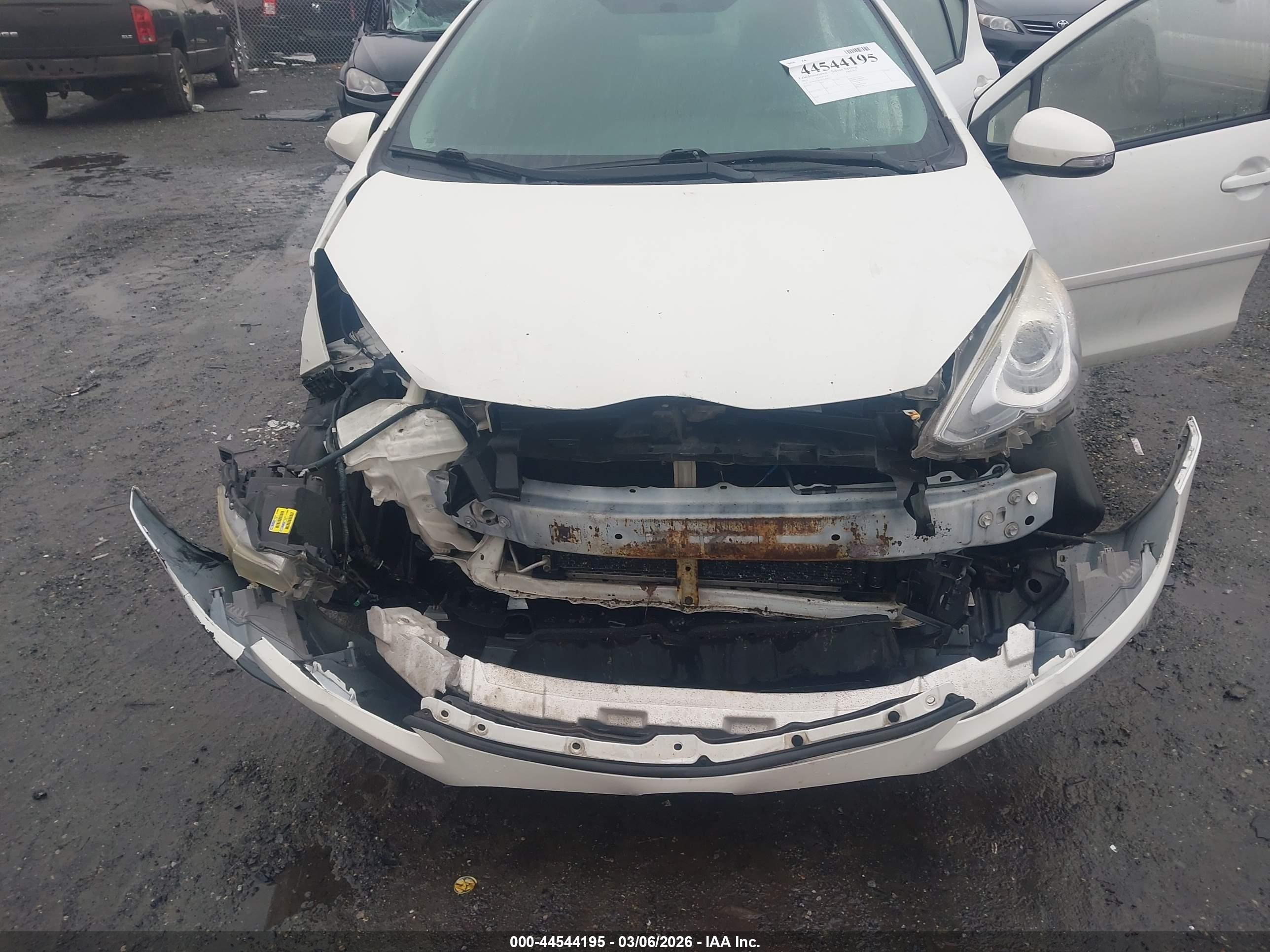 TOYOTA PRIUS image 6