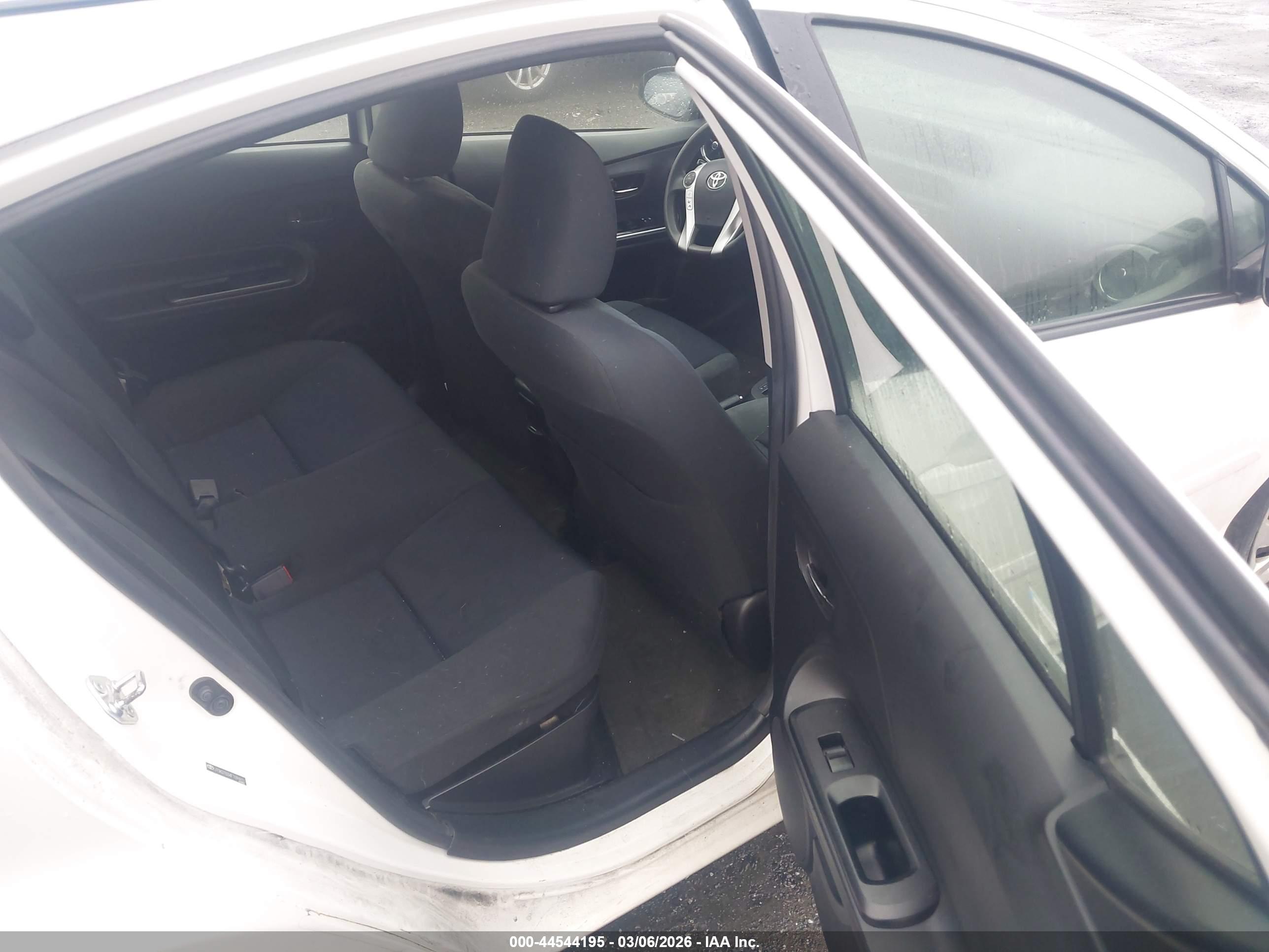 TOYOTA PRIUS image 8