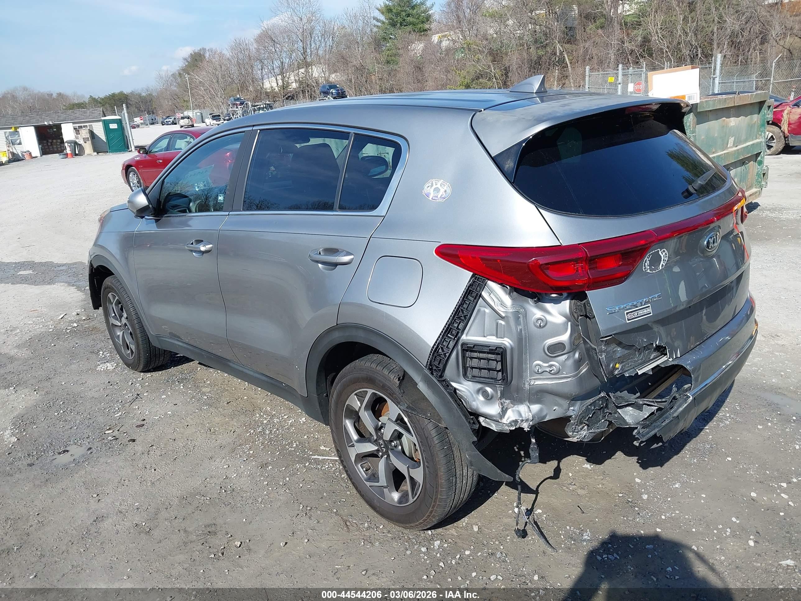 KIA SPORTAGE image 3