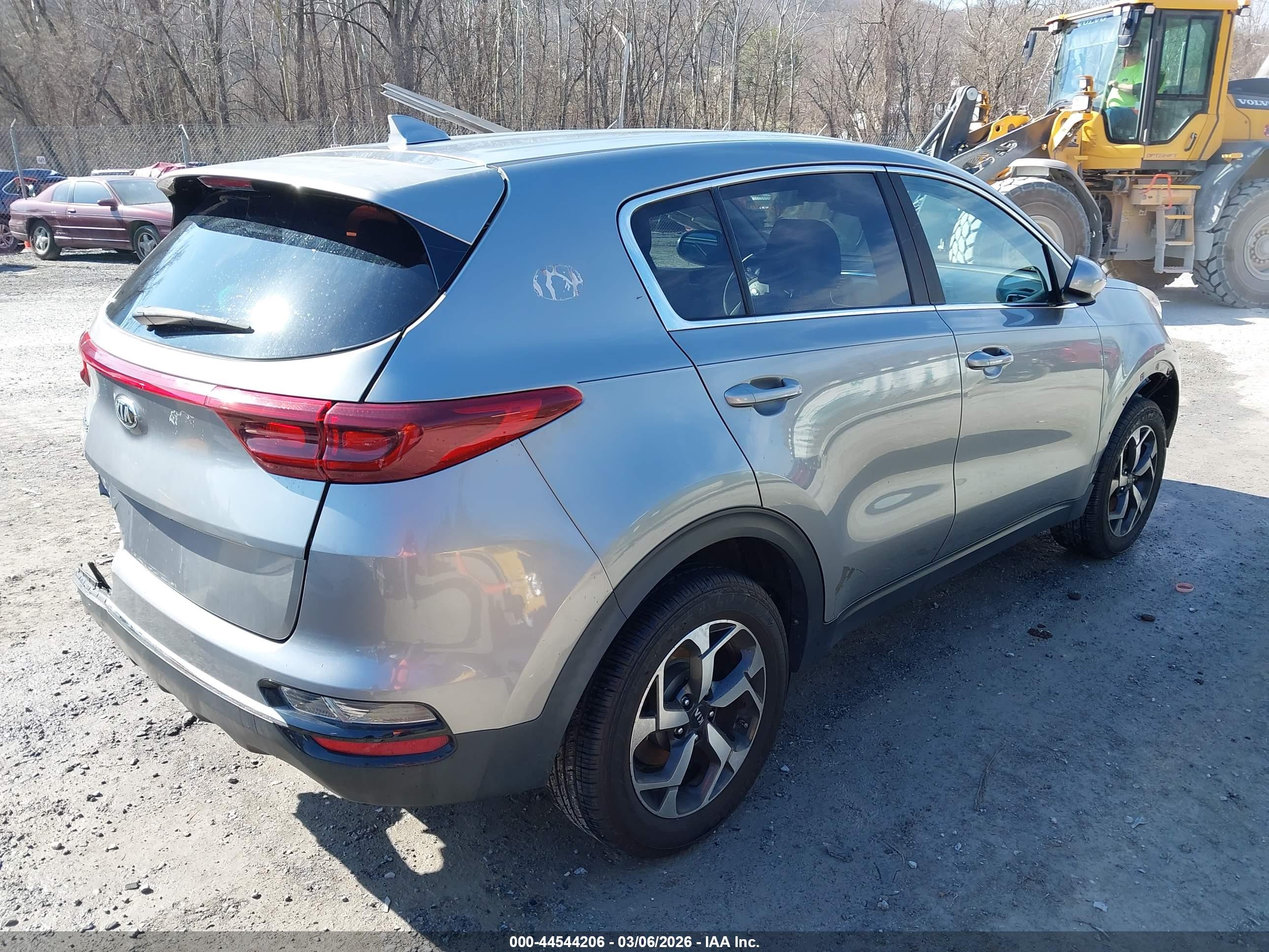 KIA SPORTAGE image 4