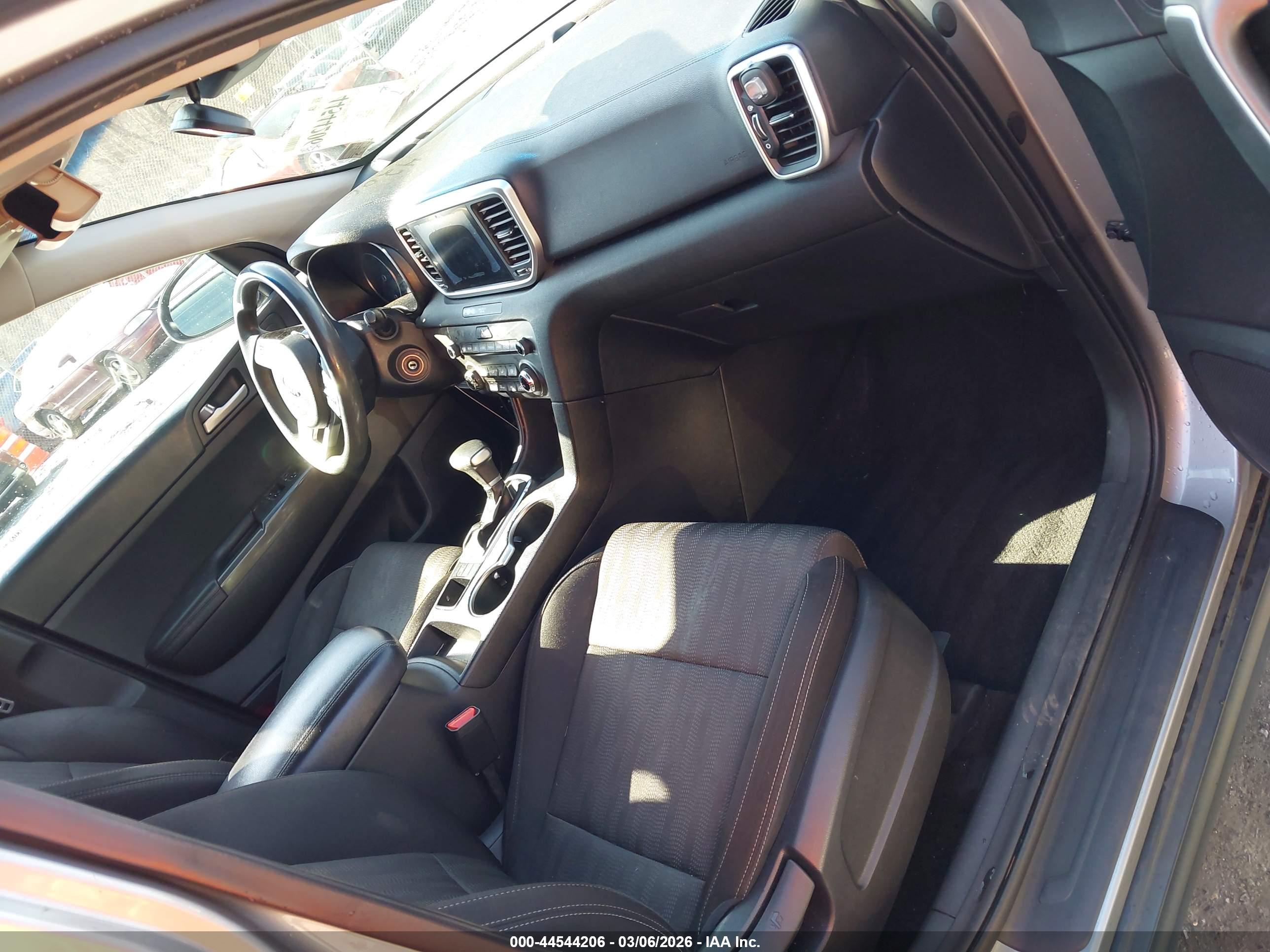 KIA SPORTAGE image 5
