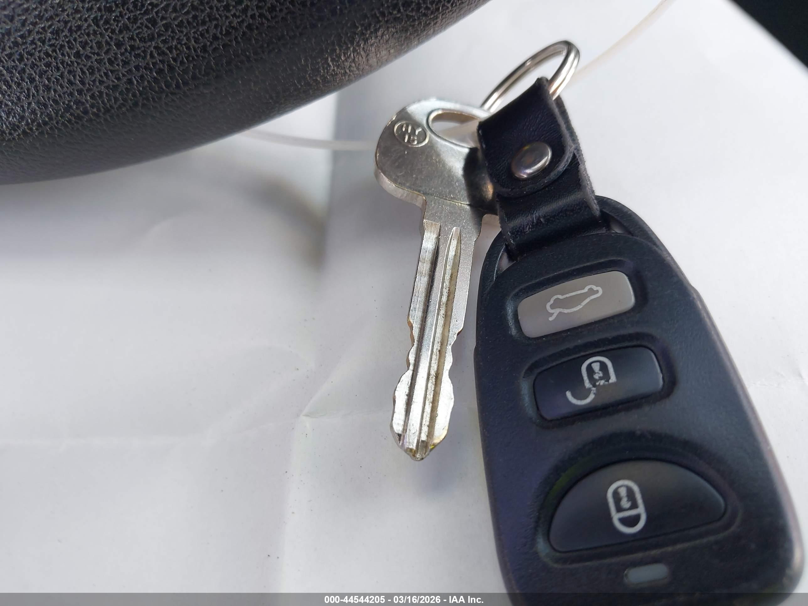 HYUNDAI ELANTRA image 11