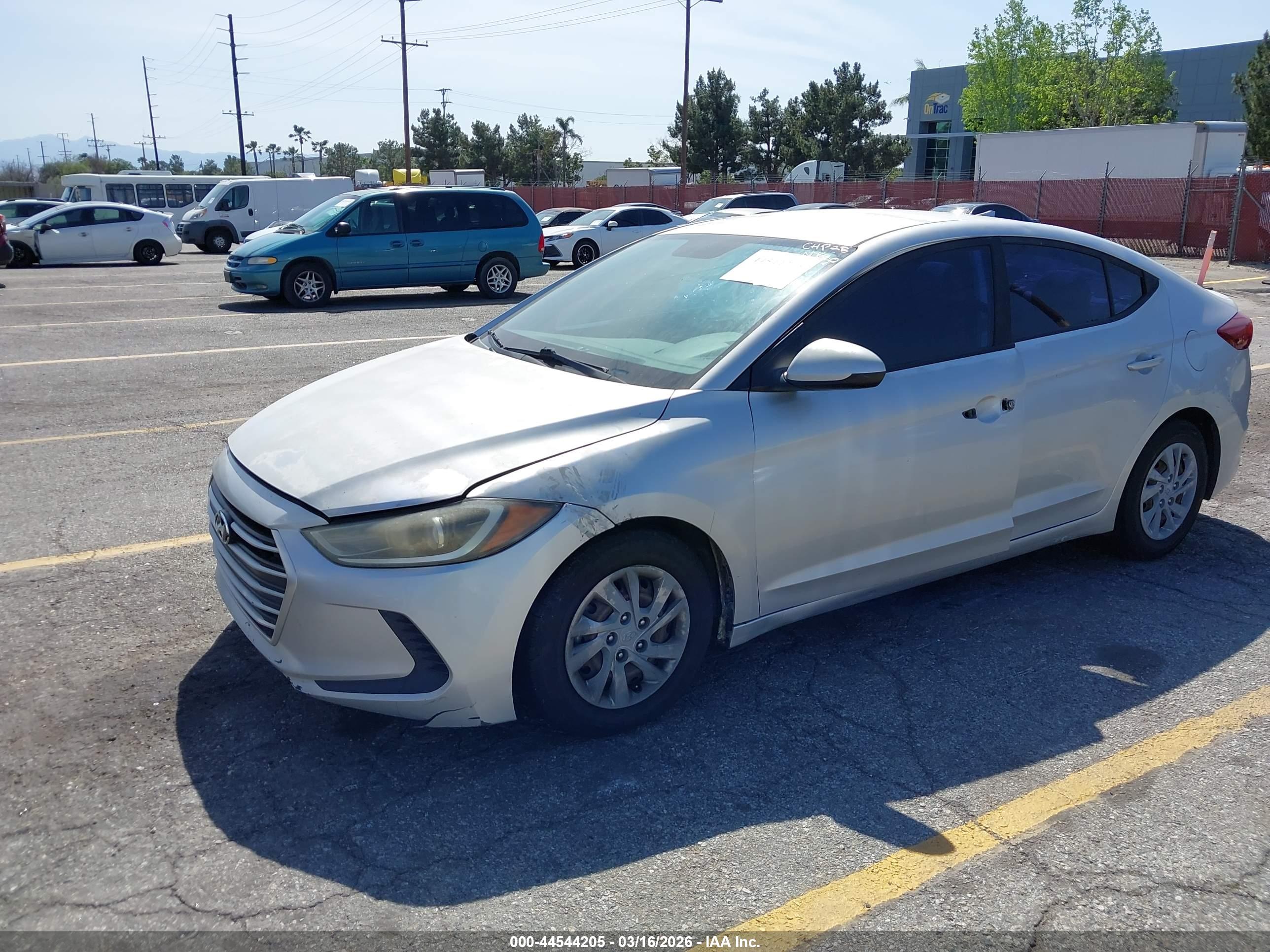 HYUNDAI ELANTRA image 2